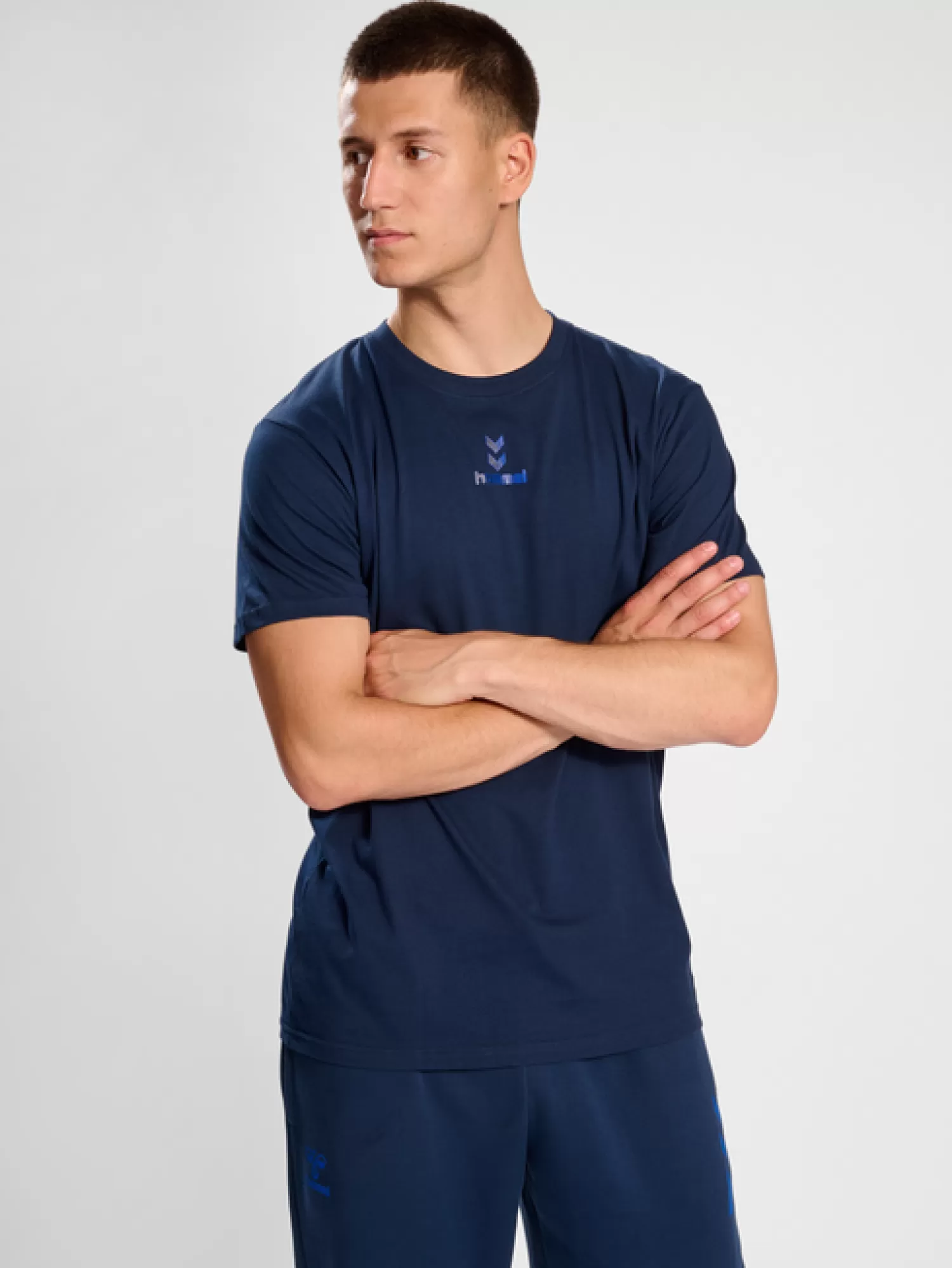 Hummel T-shirts and tops | Football<hmlACTIVE CHEVRONS CO TEE S/S