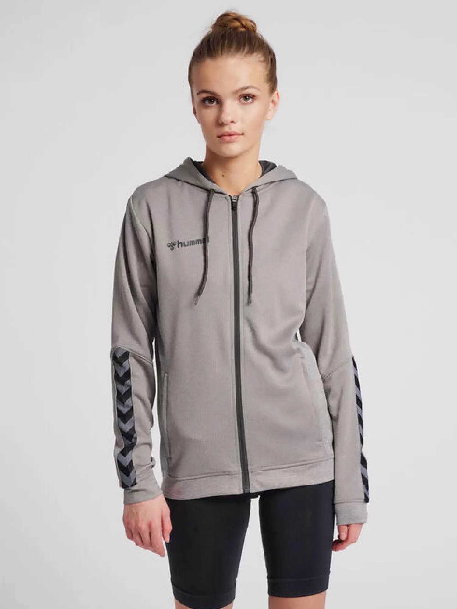 Hummel Hoodies and sweatshirts<hmlAUTHENTIC POLY ZIP HOODIE WOMAN