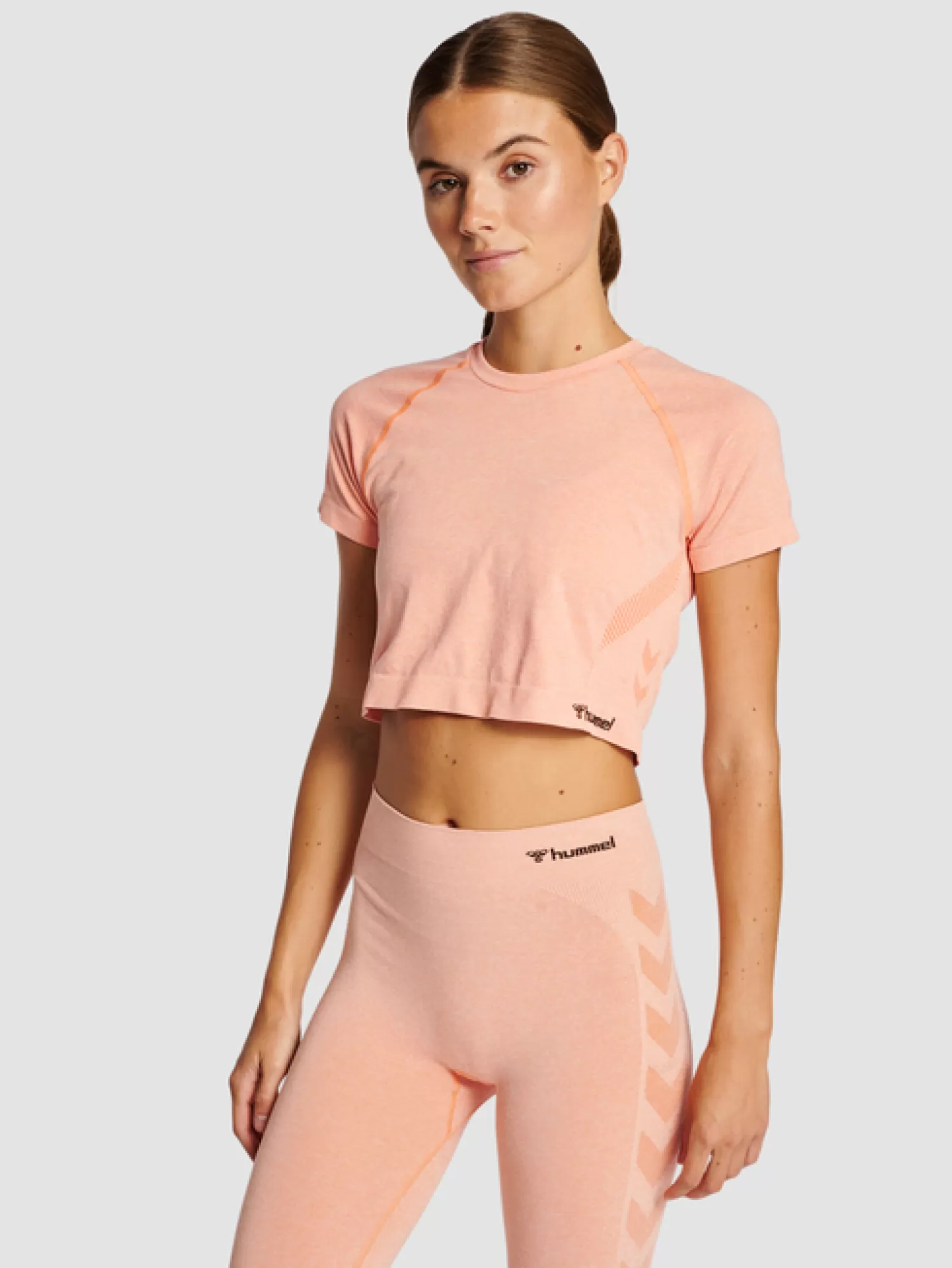 Hummel T-shirts and tops | Yoga<hmlCI SEAMLESS CROPPED T-SHIRT