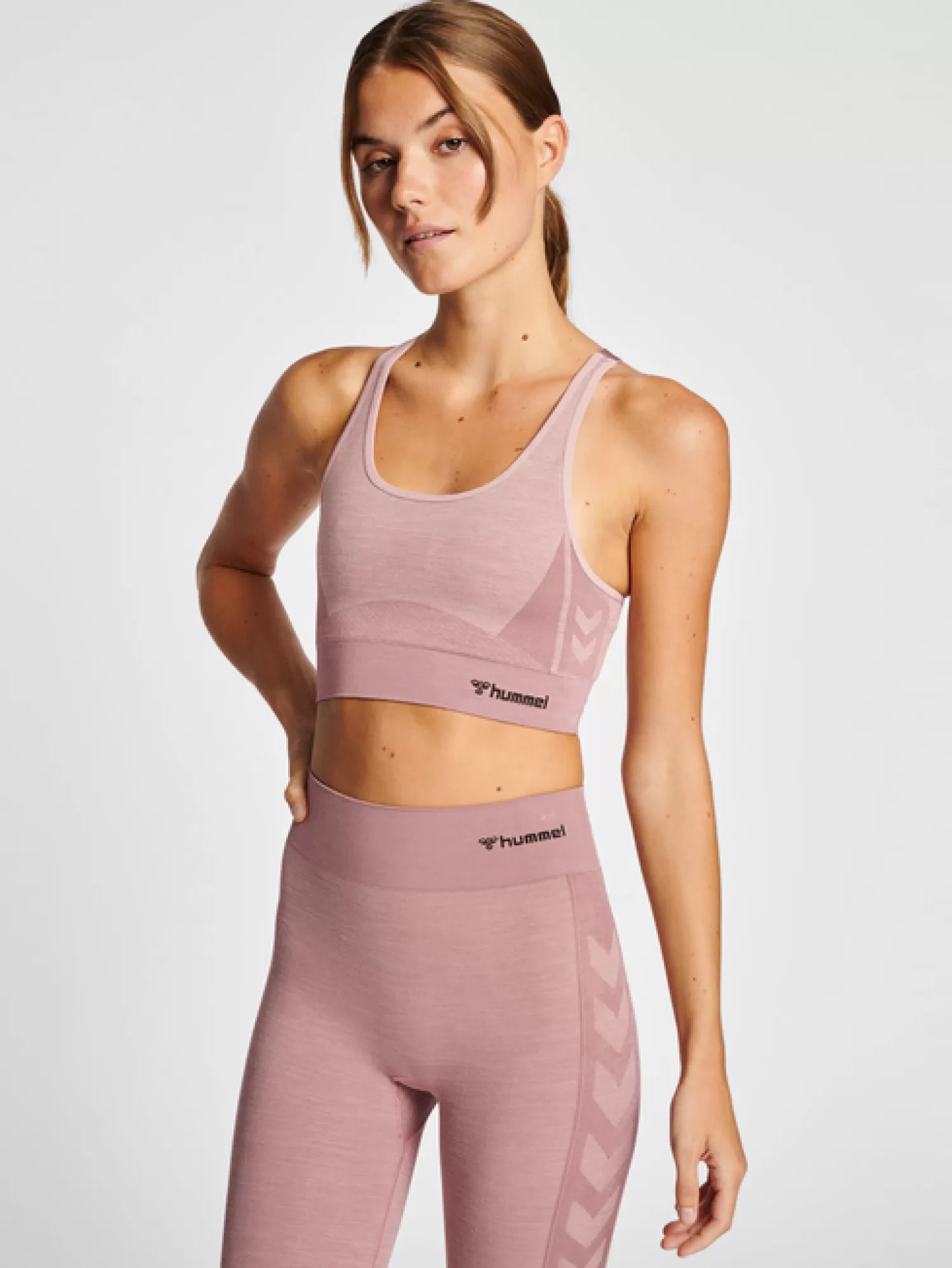 Hummel Sports bras | Yoga<hmlCLEA SEAMLESS SPORTS TOP