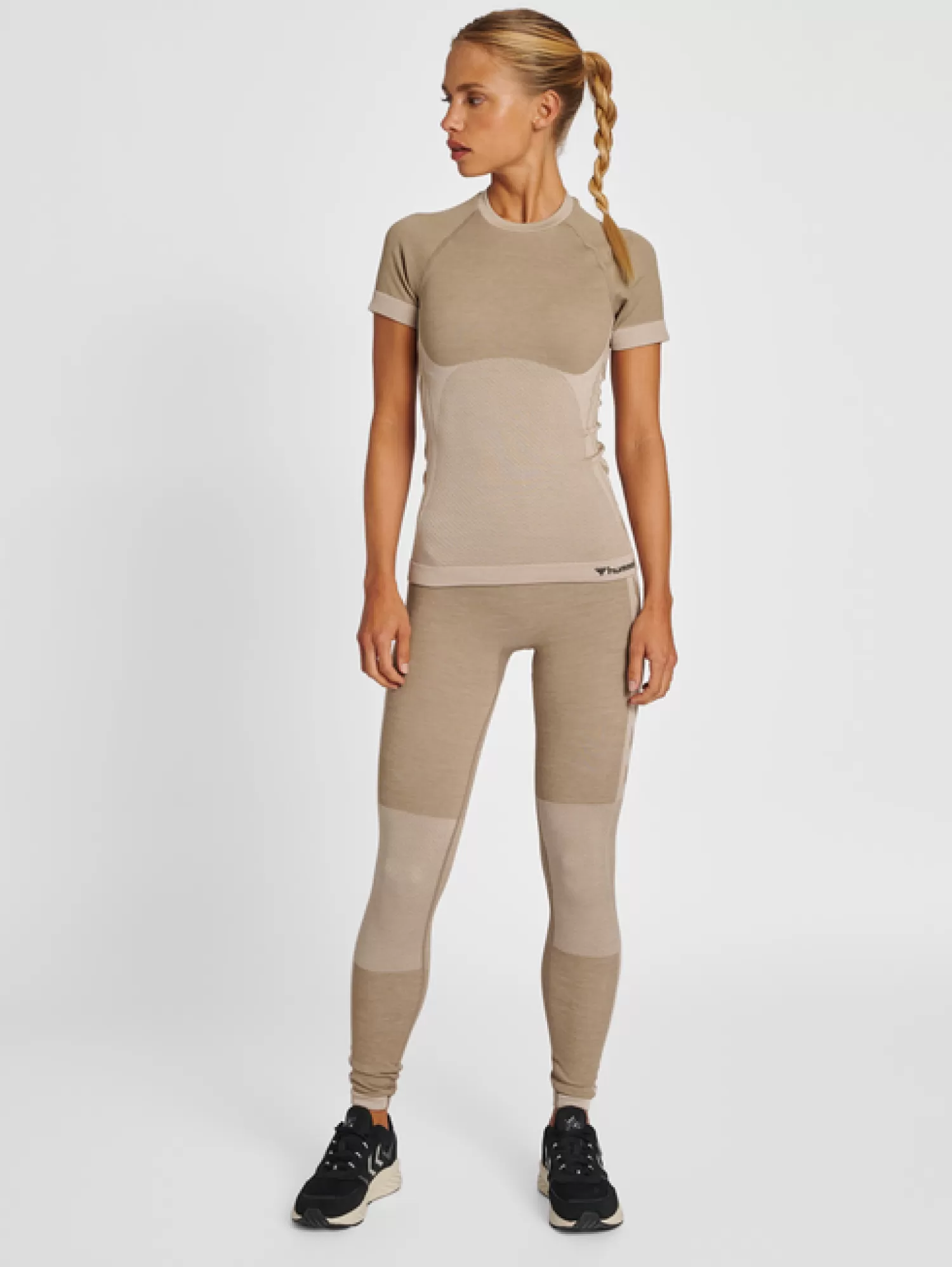 Hummel T-shirts and tops | T-shirts<hmlCLEA SEAMLESS TIGHT T-SHIRT