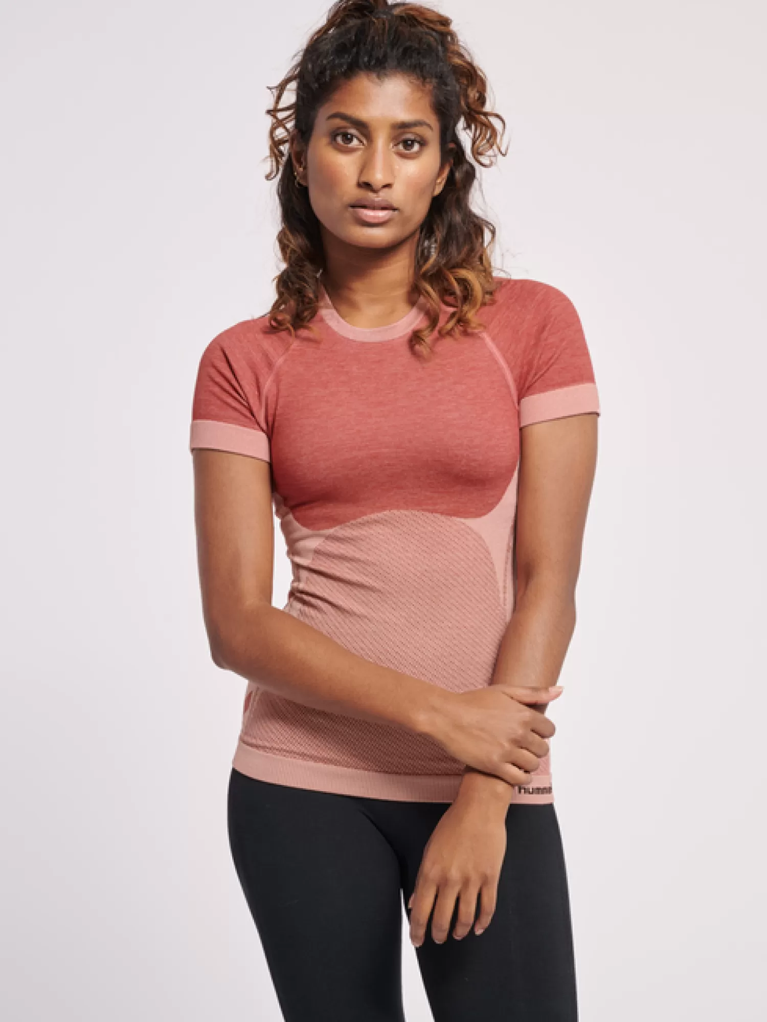 Hummel T-shirts and tops | T-shirts<hmlCLEA SEAMLESS TIGHT T-SHIRT