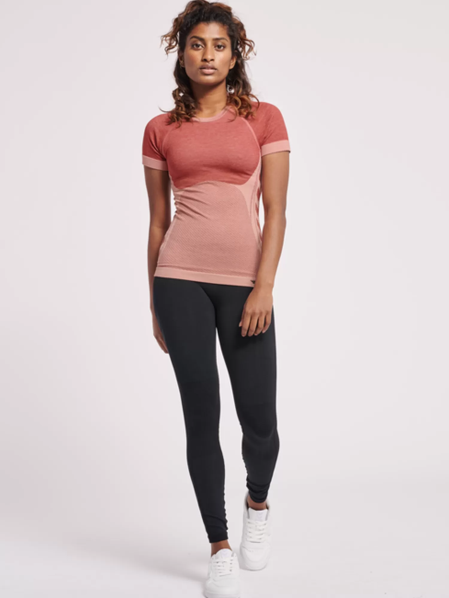 Hummel T-shirts and tops | T-shirts<hmlCLEA SEAMLESS TIGHT T-SHIRT