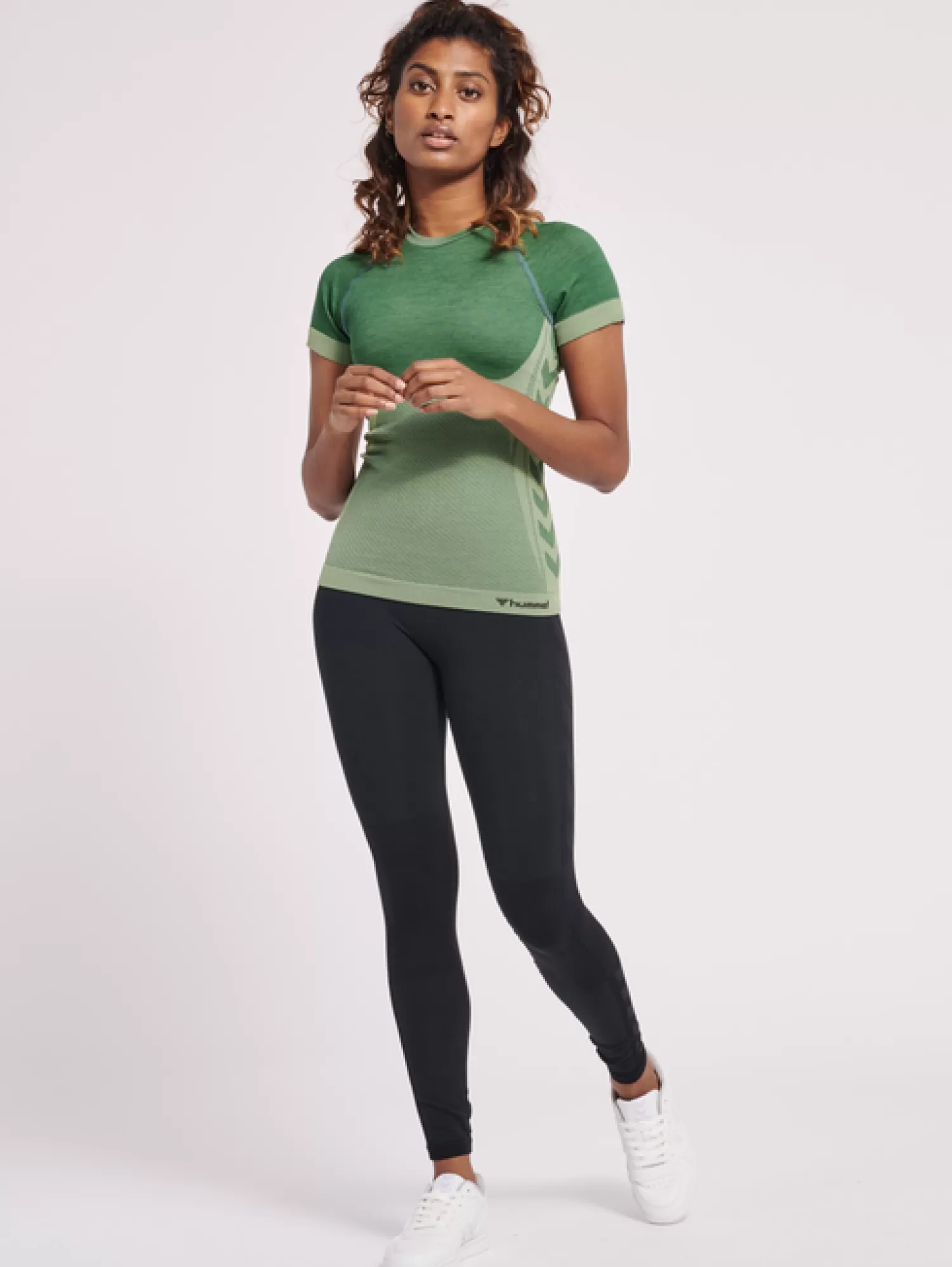 Hummel T-shirts and tops | T-shirts<hmlCLEA SEAMLESS TIGHT T-SHIRT