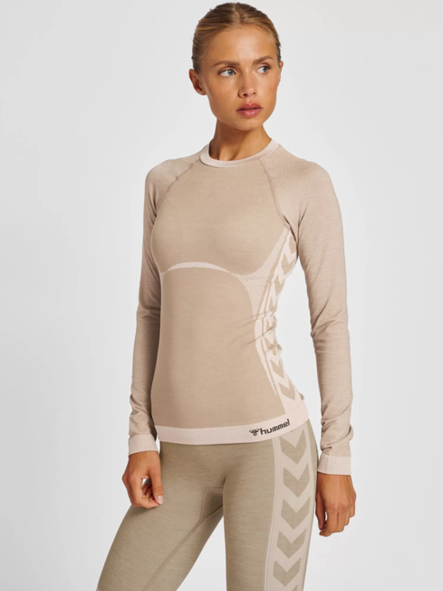 Hummel T-shirts and tops | T-shirts<hmlCLEA SEAMLESS TIGHT T-SHIRT L/S