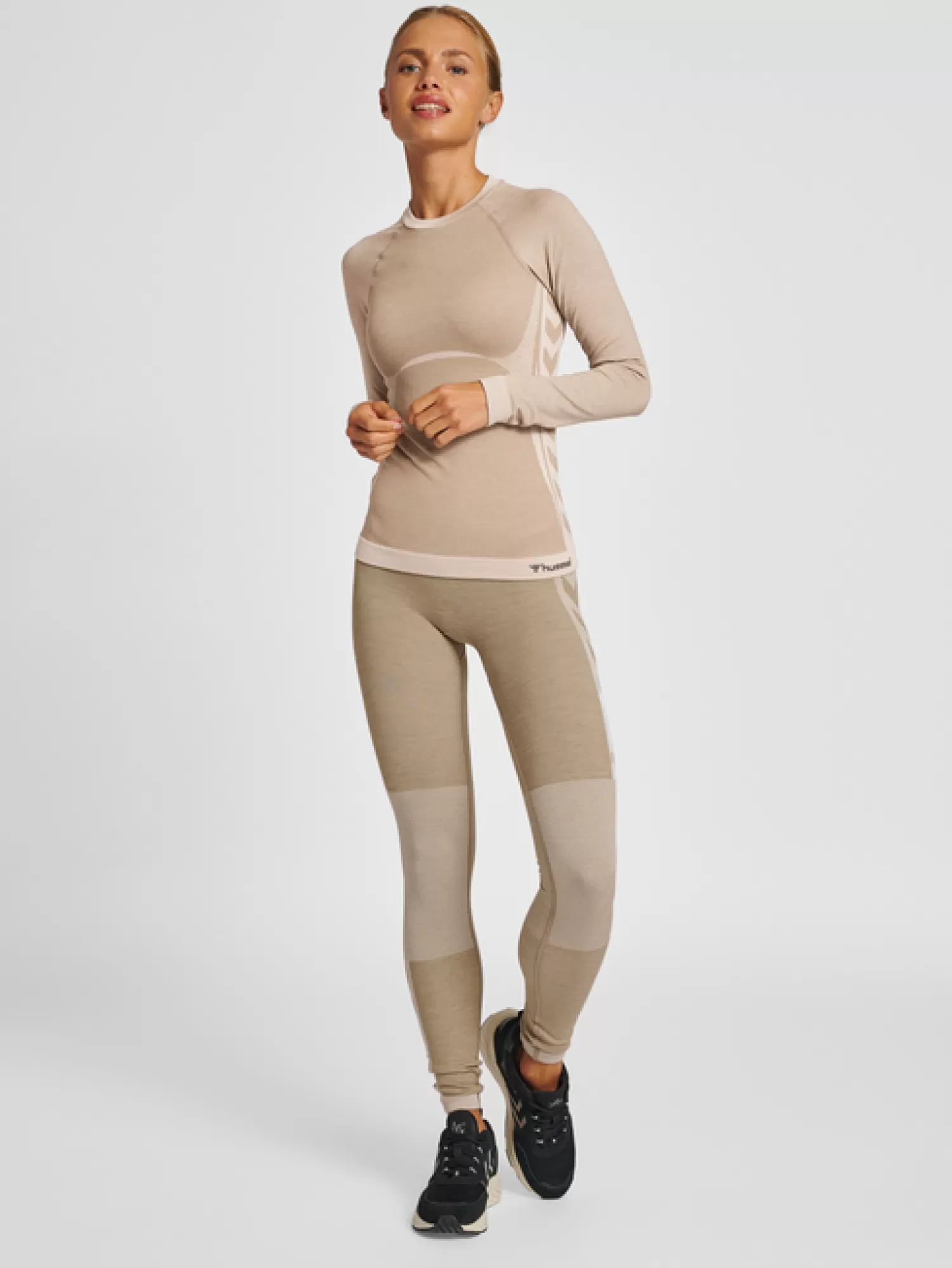 Hummel T-shirts and tops | T-shirts<hmlCLEA SEAMLESS TIGHT T-SHIRT L/S