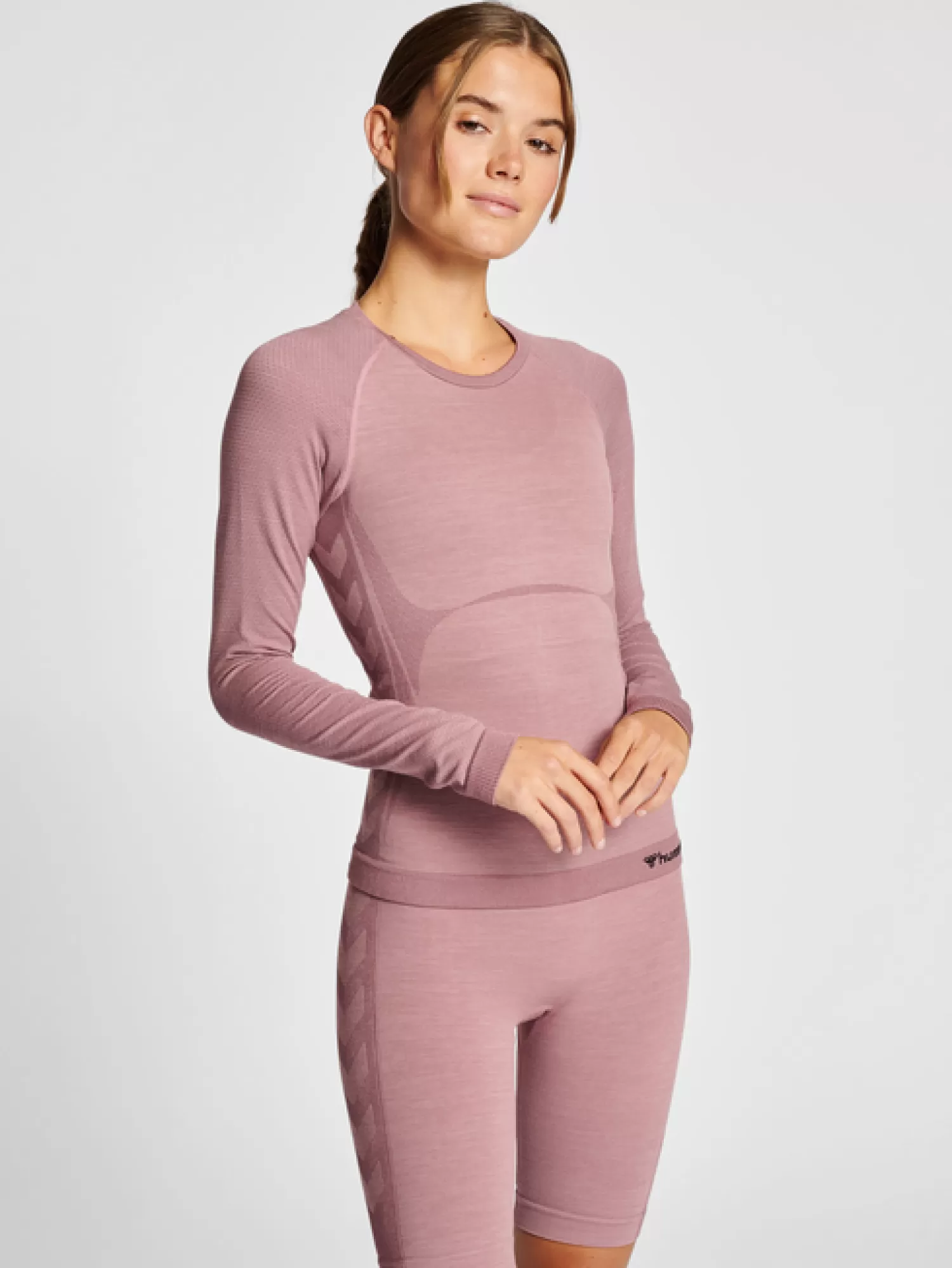 Hummel T-shirts and tops | Yoga<hmlCLEA SEAMLESS TIGHT T-SHIRT L/S