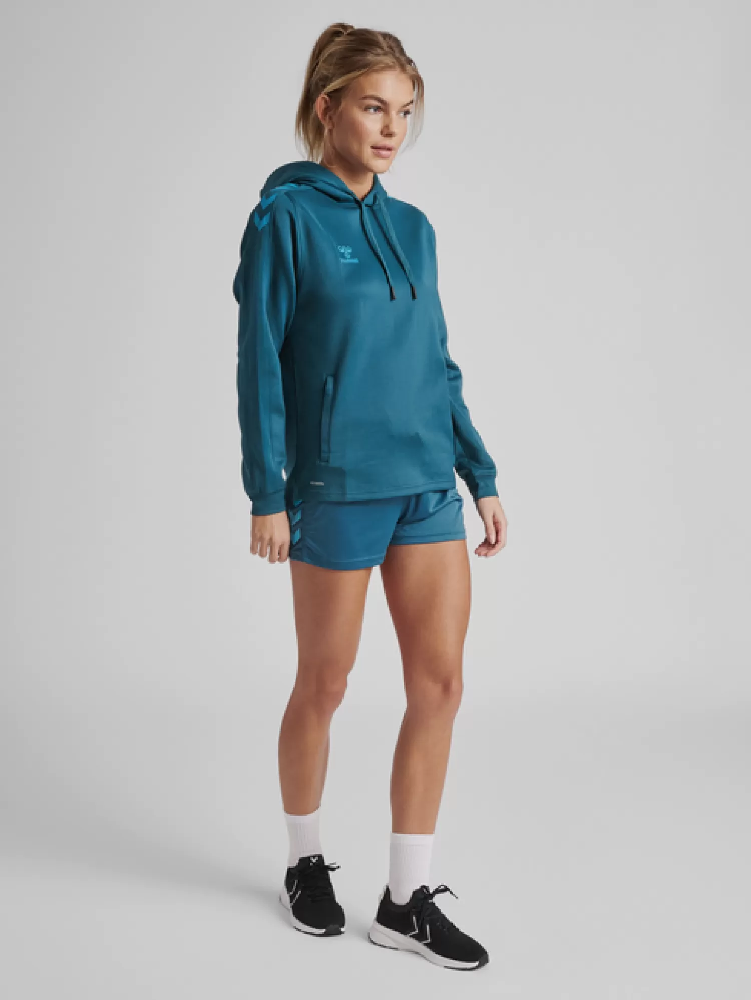 Hummel Hoodies and sweatshirts<hmlCORE XK POLY SWEAT HOODIE WOMAN