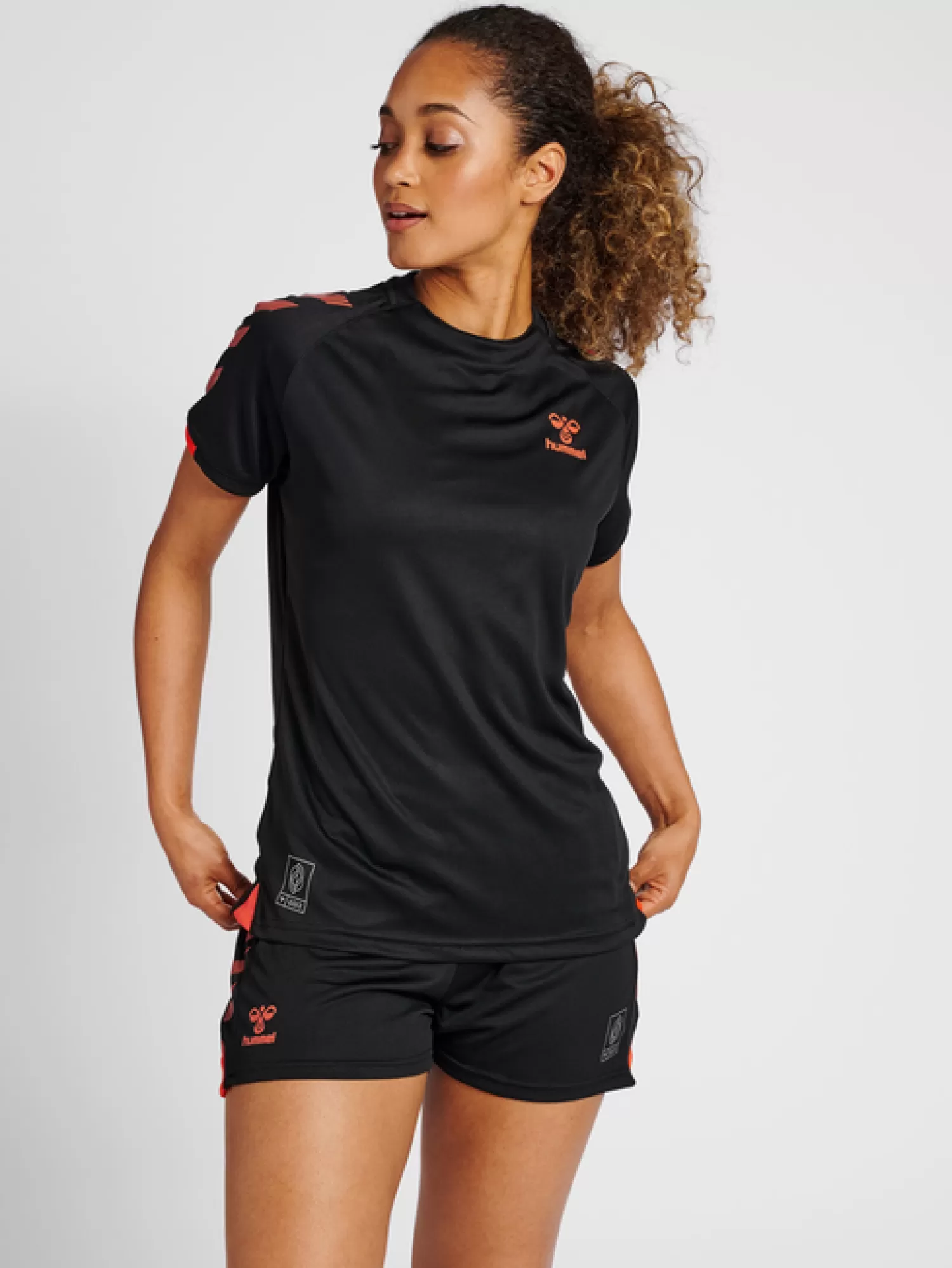 Hummel T-shirts<hmlGG12 ACTION JERSEY S/S WOMAN