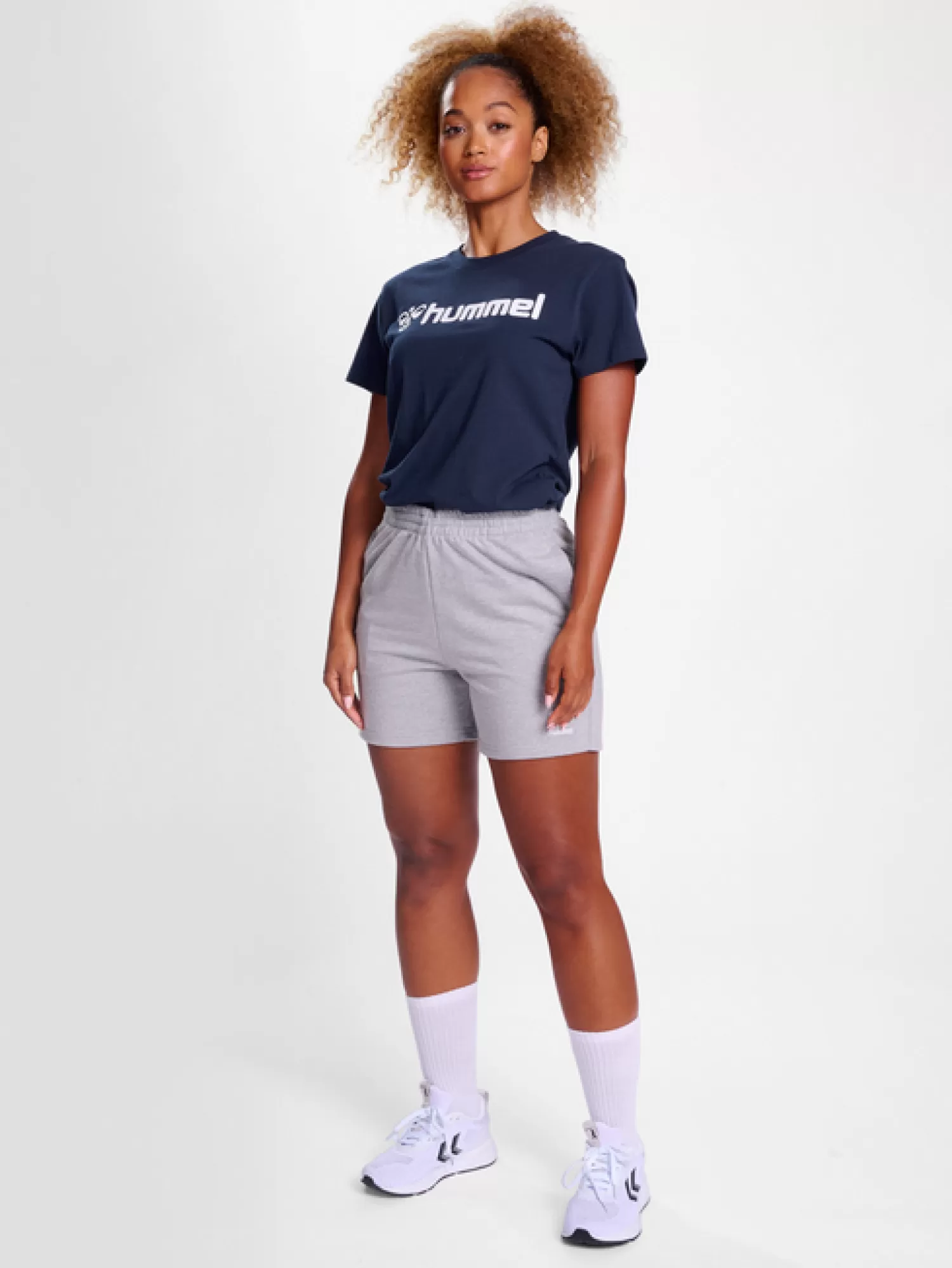 Hummel T-shirts<hmlGO 2.0 LOGO T-SHIRT S/S WOMAN