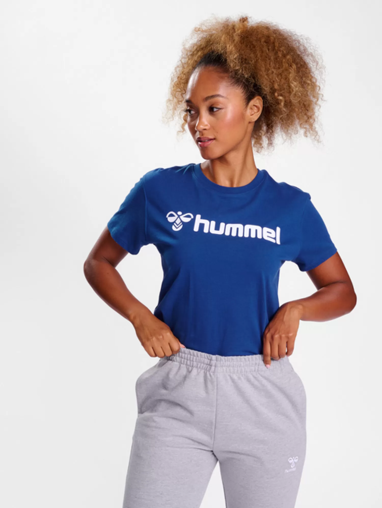 Hummel T-shirts<hmlGO 2.0 LOGO T-SHIRT S/S WOMAN