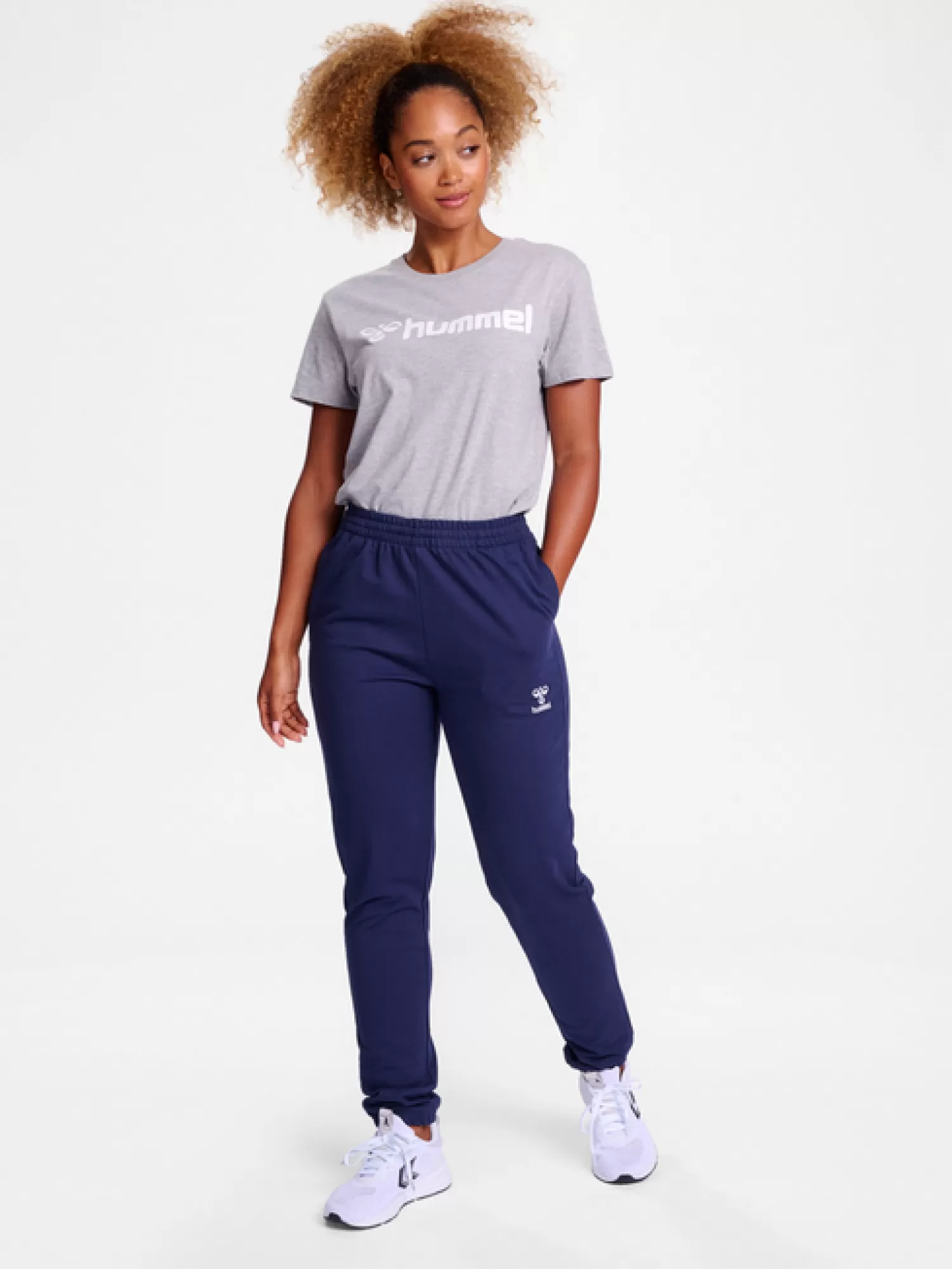 Hummel T-shirts<hmlGO 2.0 LOGO T-SHIRT S/S WOMAN