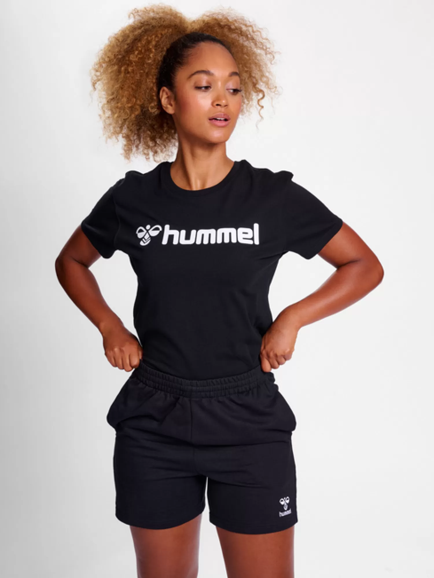 Hummel T-shirts<hmlGO 2.0 LOGO T-SHIRT S/S WOMAN