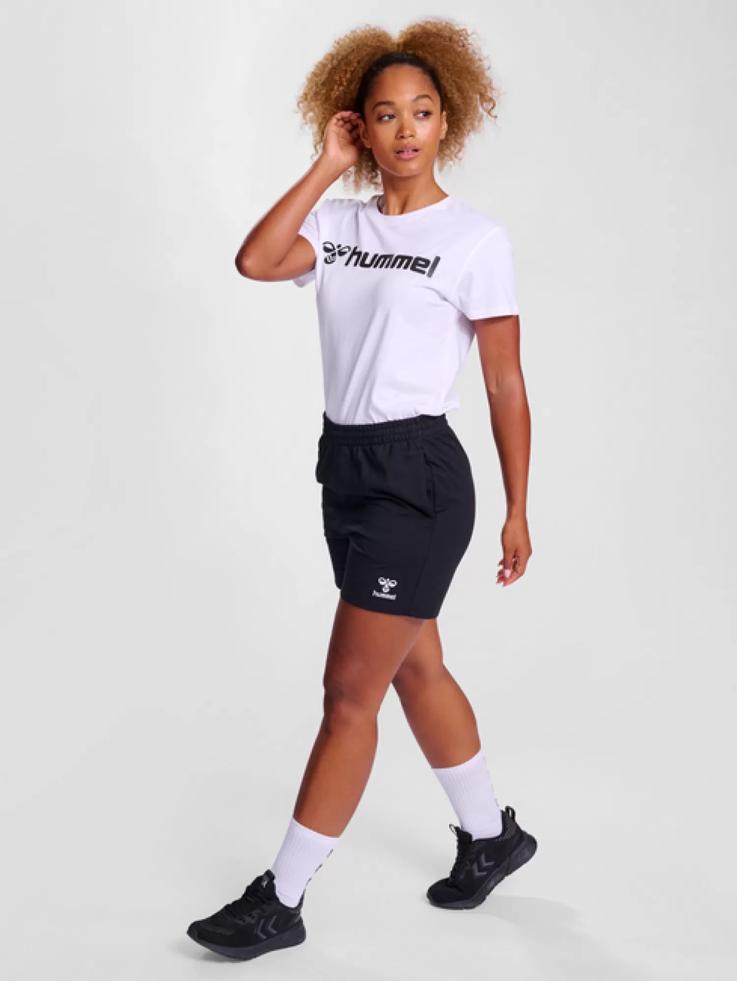 Hummel Shorts<hmlGO 2.0 SWEATSHORTS WOMAN