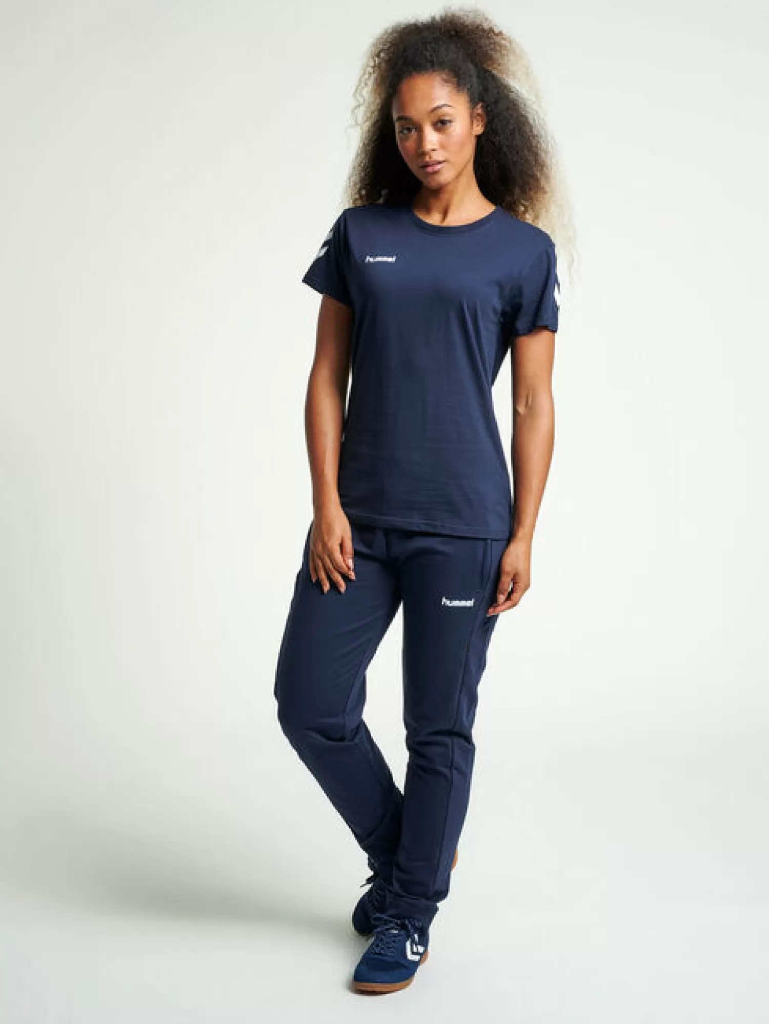 Hummel T-shirts<HMLGO COTTON T-SHIRT WOMAN S/S