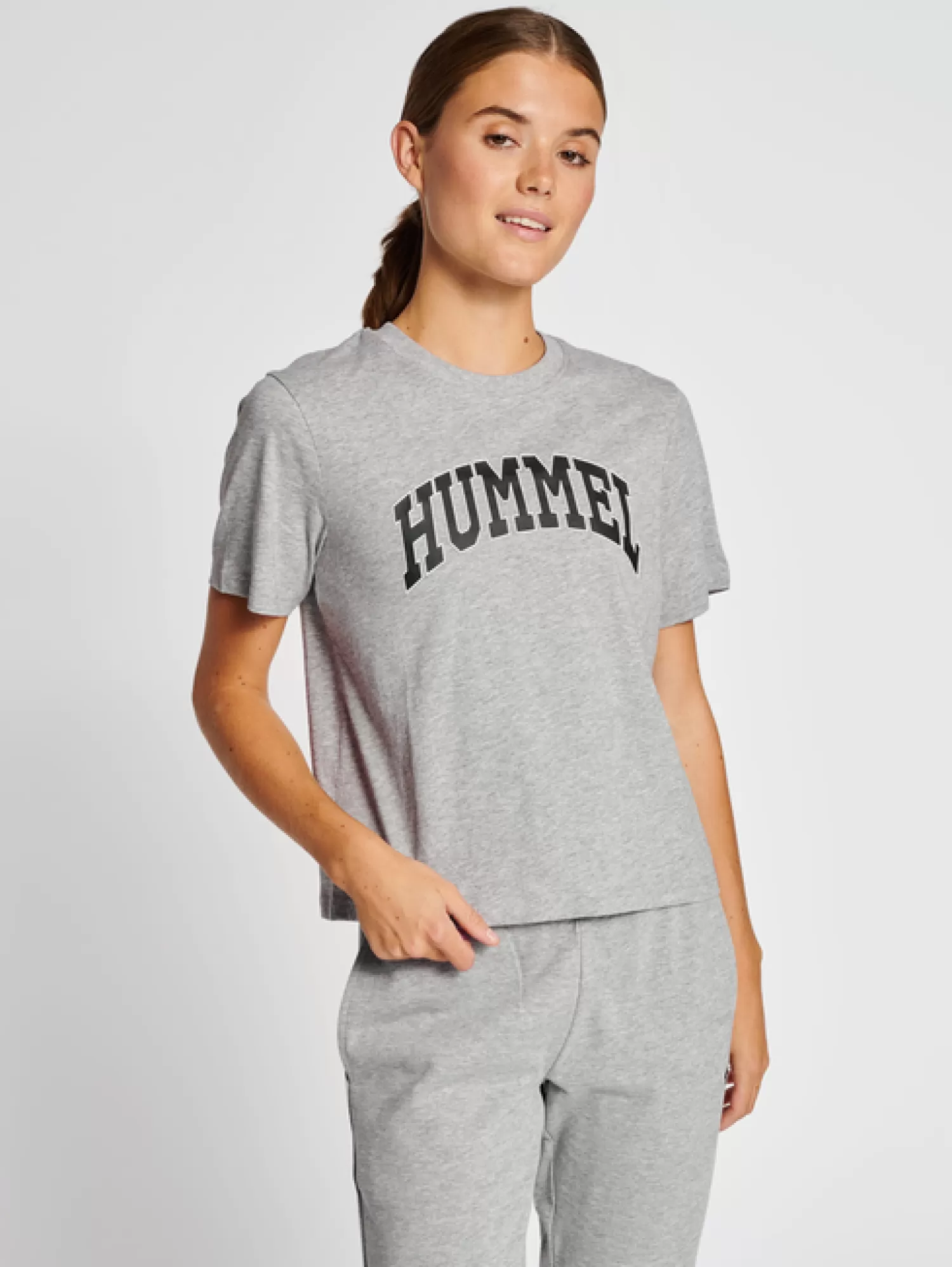 Hummel T-shirts<hmlIC GILL LOOSE T-SHIRT