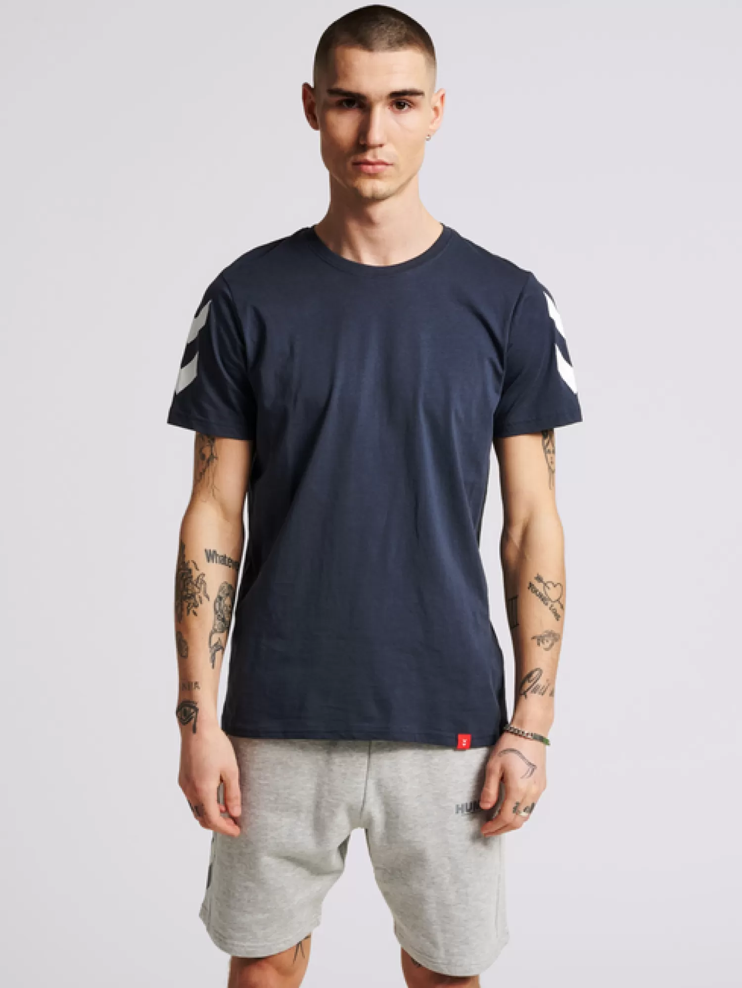 Hummel T-shirts | T-shirts<hmlLEGACY CHEVRON T-SHIRT