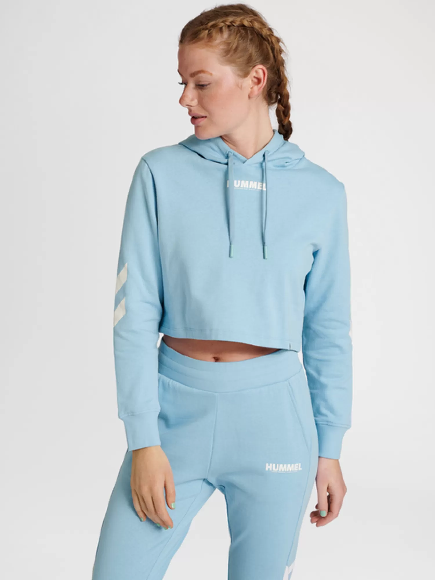 Hummel Hoodies and sweatshirts<hmlLEGACY WOMAN CROPPED HOODIE