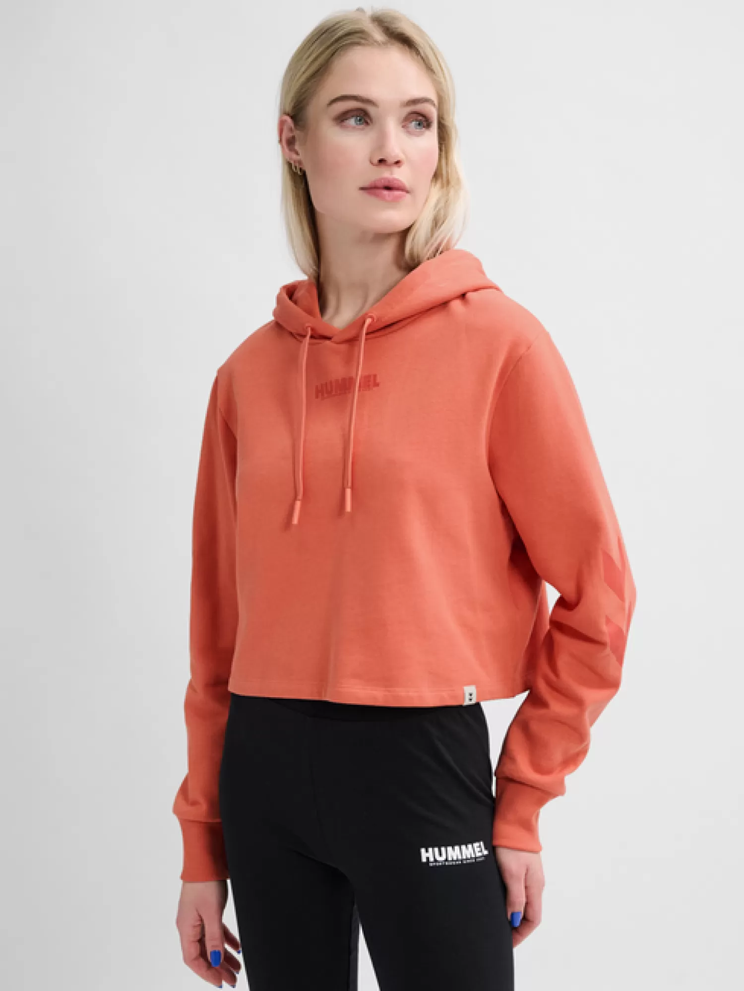 Hummel Hoodies and sweatshirts<hmlLEGACY WOMAN CROPPED HOODIE