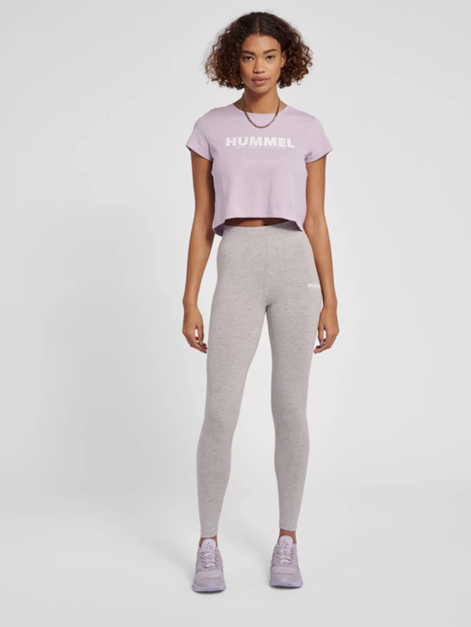 Hummel T-shirts<hmlLEGACY WOMAN CROPPED T-SHIRT