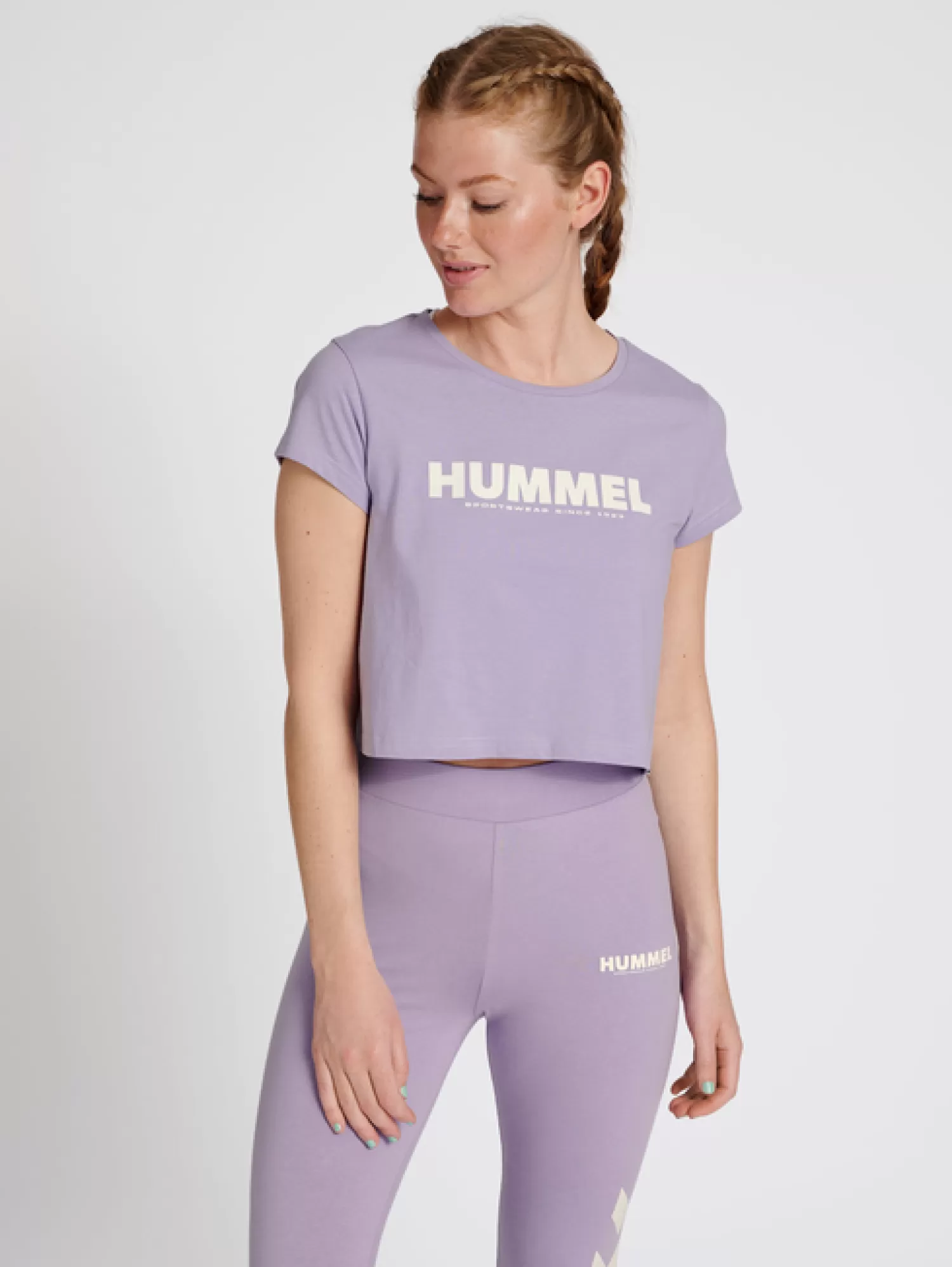 Hummel T-shirts<hmlLEGACY WOMAN CROPPED T-SHIRT