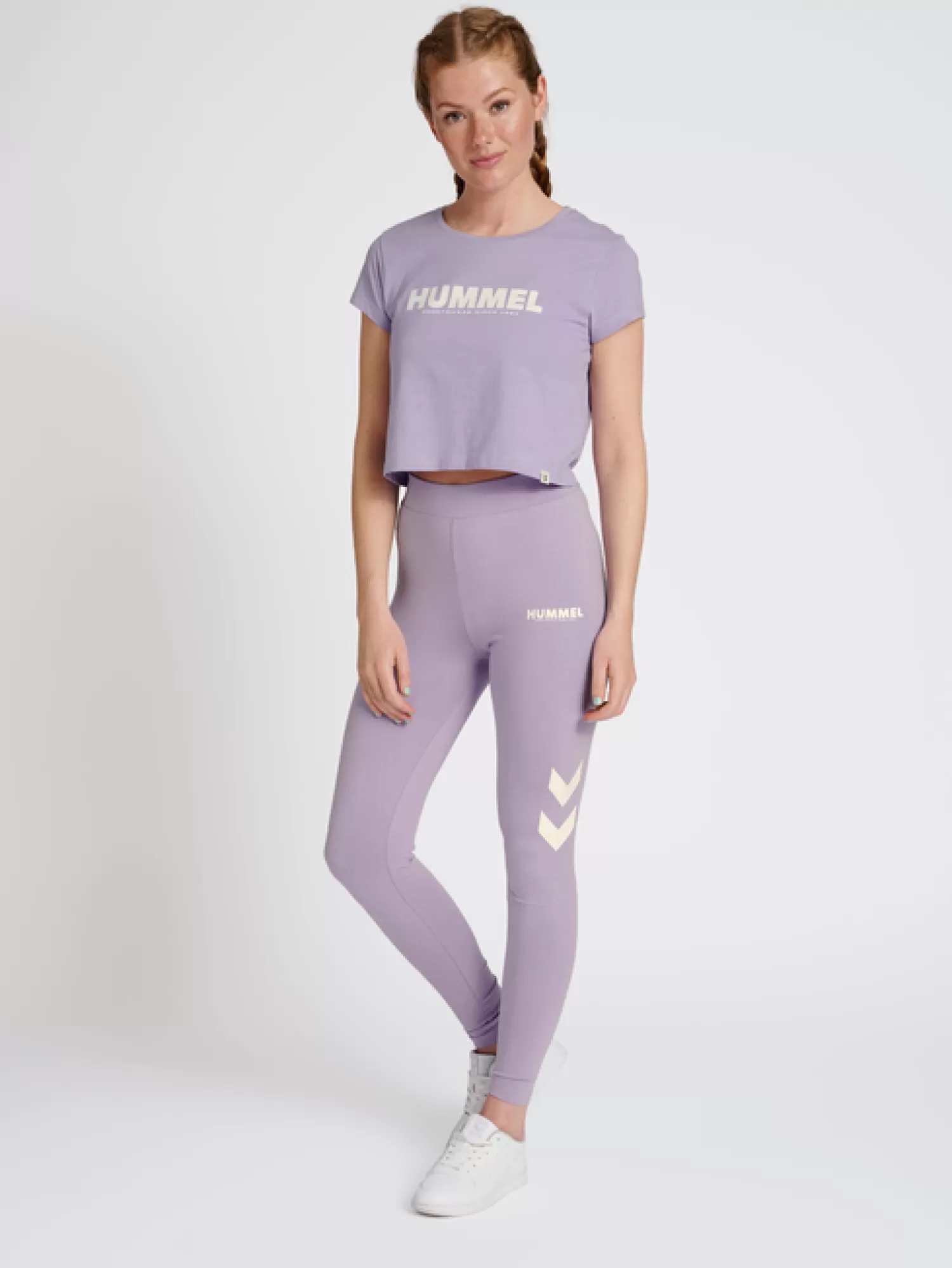 Hummel T-shirts<hmlLEGACY WOMAN CROPPED T-SHIRT