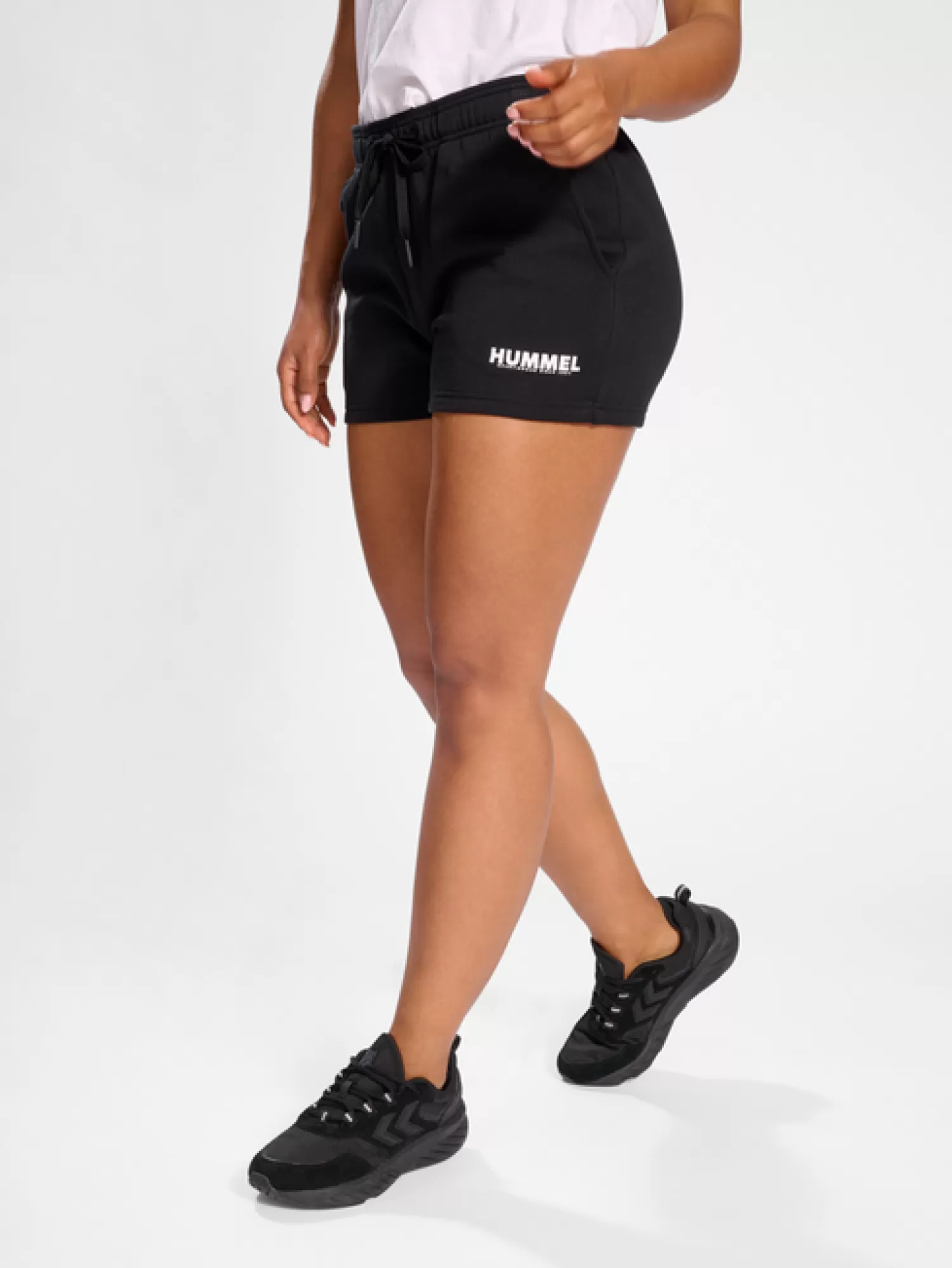 Hummel Shorts<hmlLEGACY WOMAN SHORTS