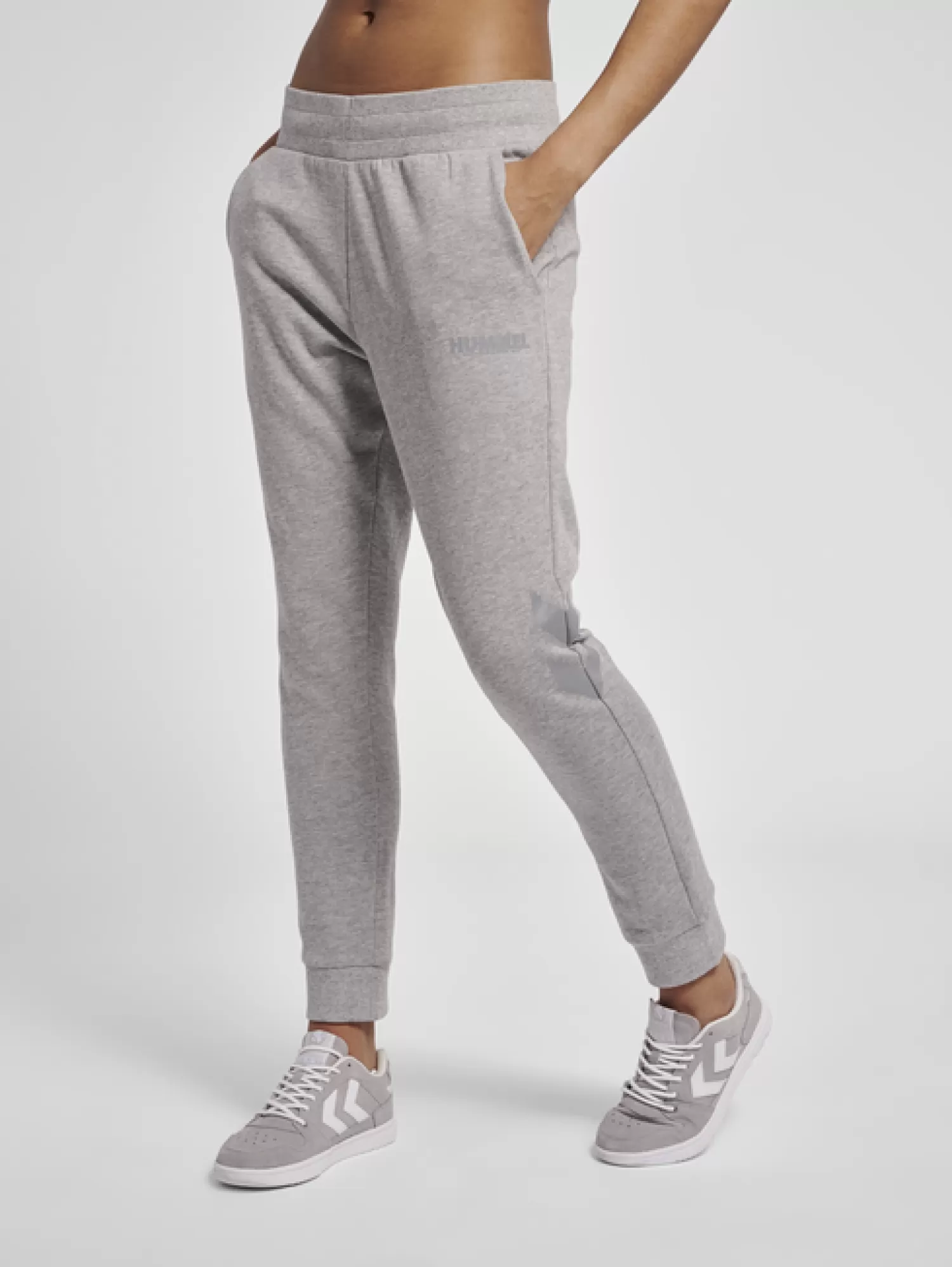 Hummel Pants<hmlLEGACY WOMAN TAPERED PANTS