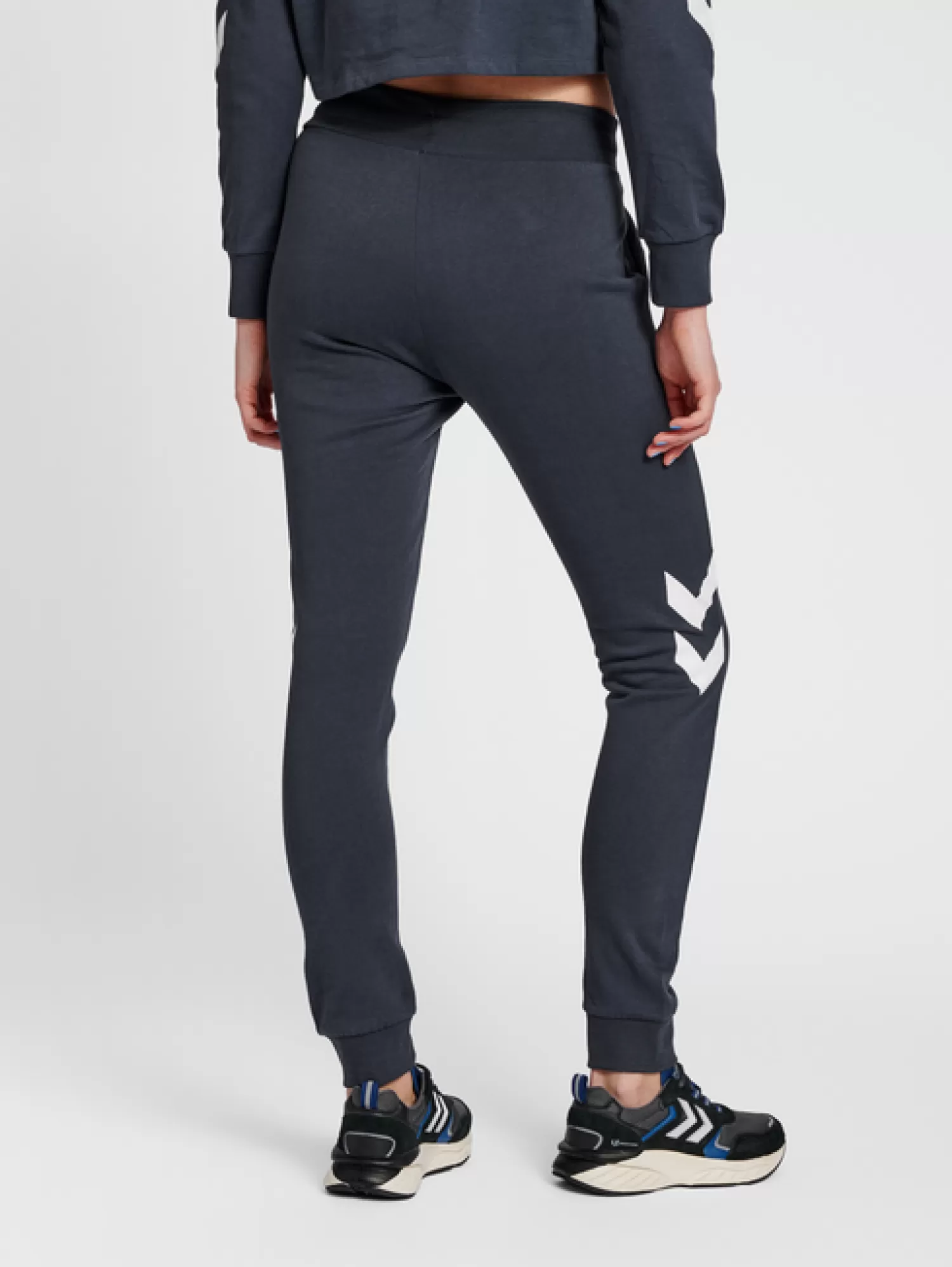 Hummel Pants<hmlLEGACY WOMAN TAPERED PANTS