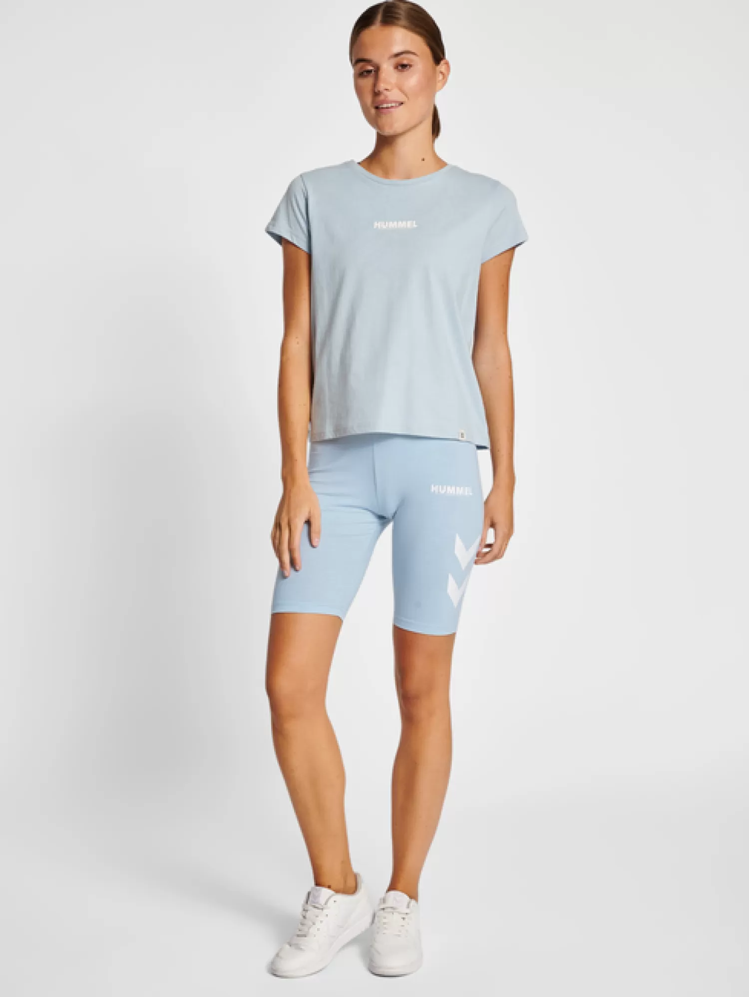 Hummel Shorts<hmlLEGACY WOMAN TIGHT SHORTS