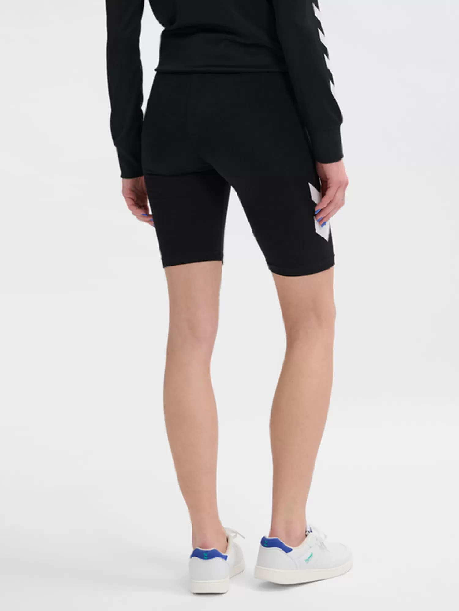 Hummel Shorts<hmlLEGACY WOMAN TIGHT SHORTS