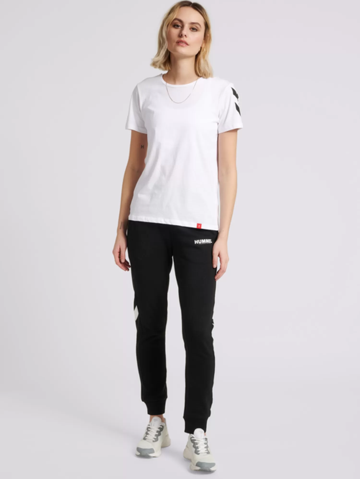 Hummel T-shirts<hmlLEGACY WOMAN T-SHIRT