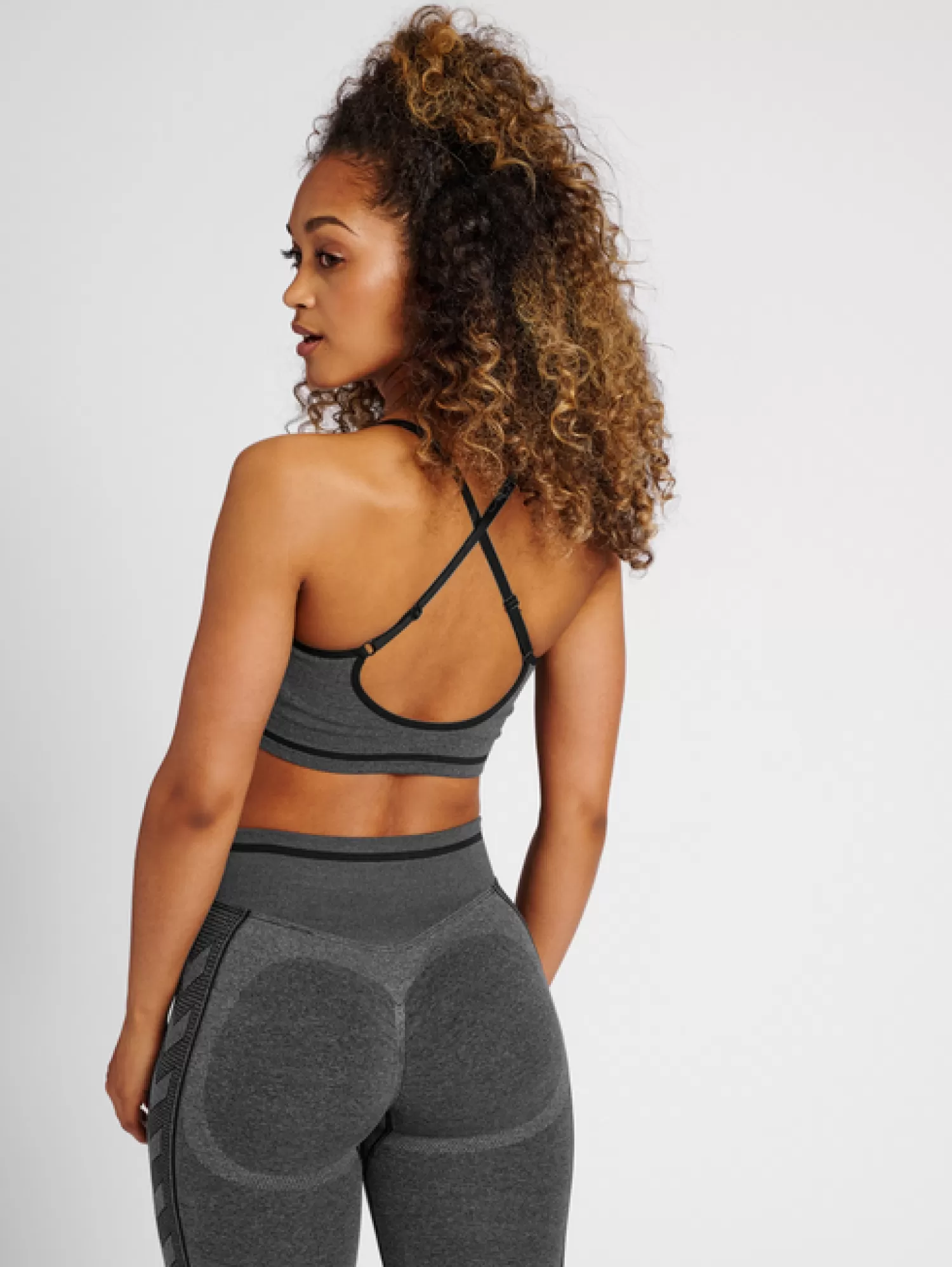 Hummel Sports bras | Sports bras<hmlMT LULU SEAMLESS SCRUNCH BRA