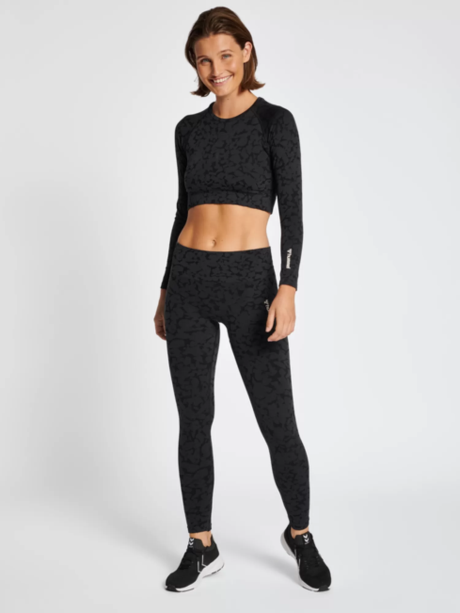 Hummel T-shirts and tops | T-shirts<hmlMT PI SEAMLESS CROP T-SHIRT L/S