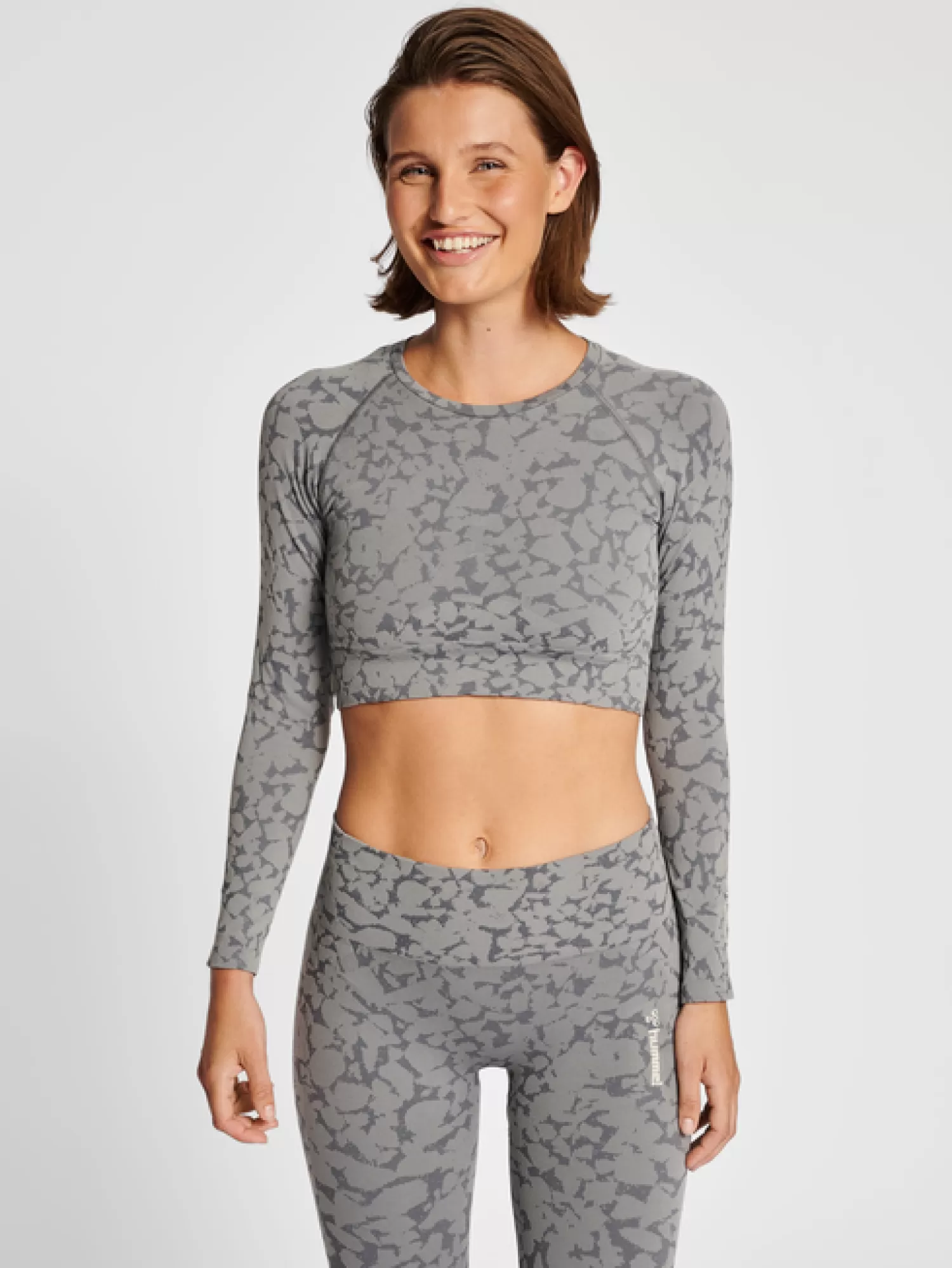 Hummel T-shirts and tops | T-shirts<hmlMT PI SEAMLESS CROP T-SHIRT L/S