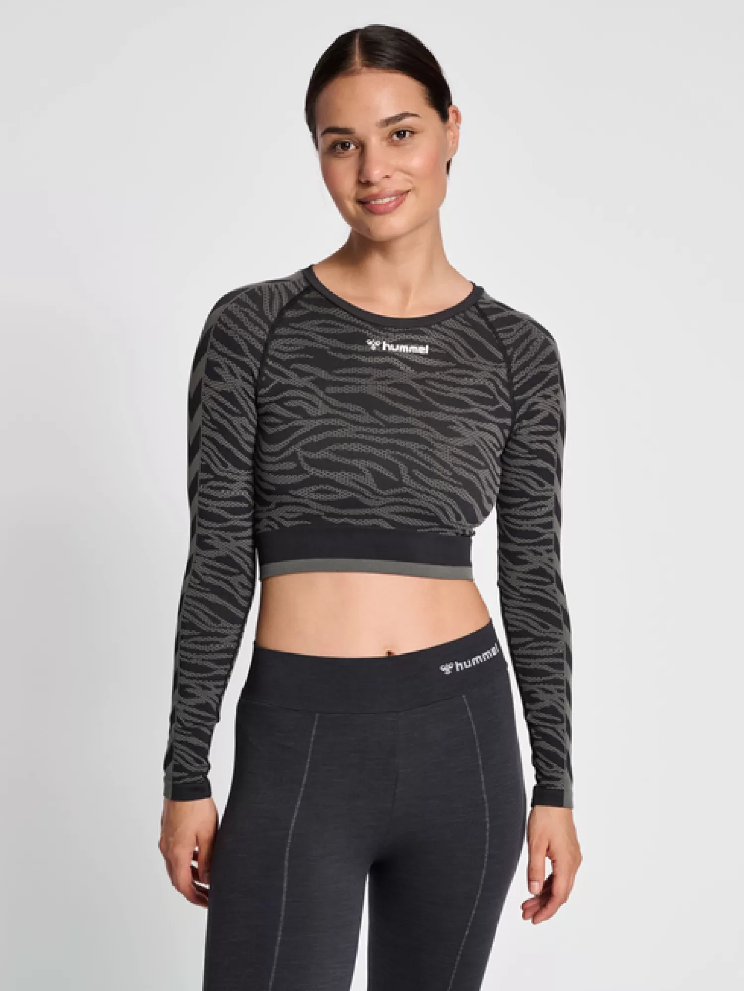 Hummel T-shirts and tops | T-shirts<hmlMT SAGA SEAMLESS CROP T-SHIRT LS