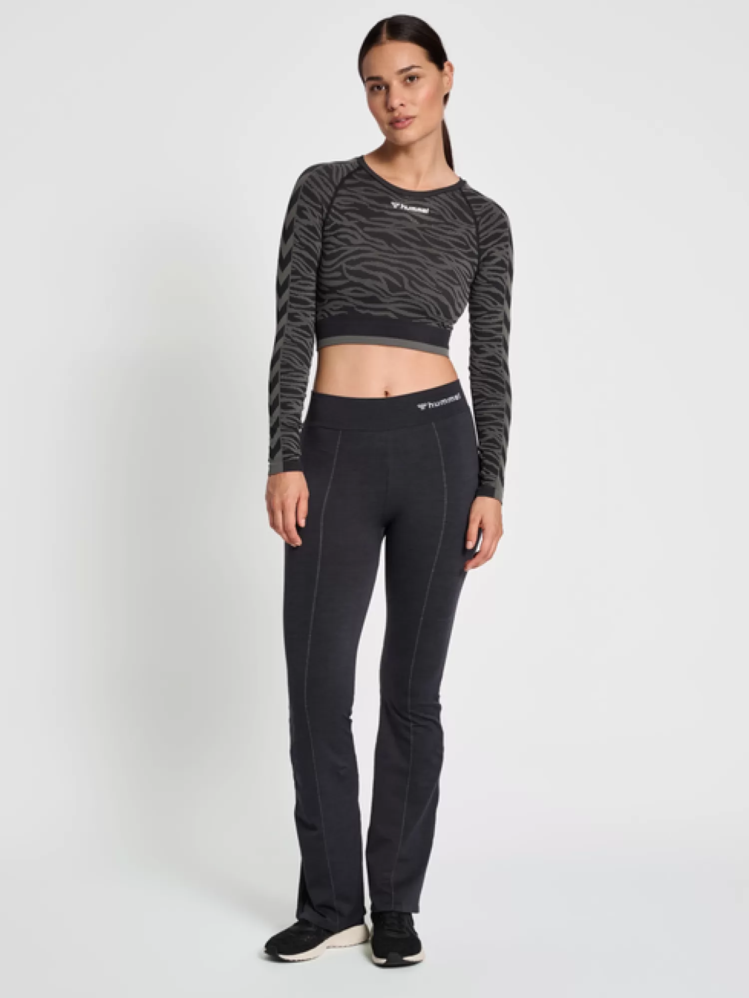 Hummel T-shirts and tops | T-shirts<hmlMT SAGA SEAMLESS CROP T-SHIRT LS