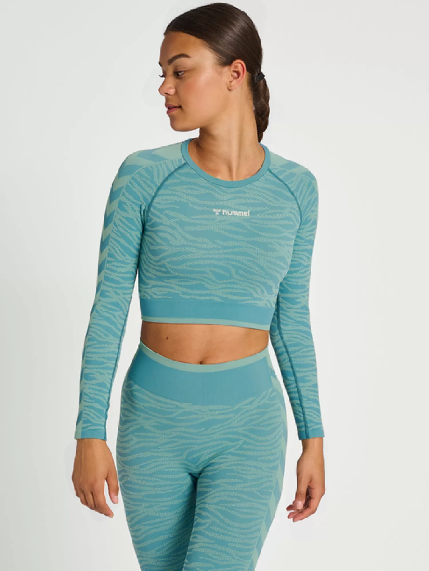 Hummel T-shirts and tops | T-shirts<hmlMT SAGA SEAMLESS CROP T-SHIRT LS