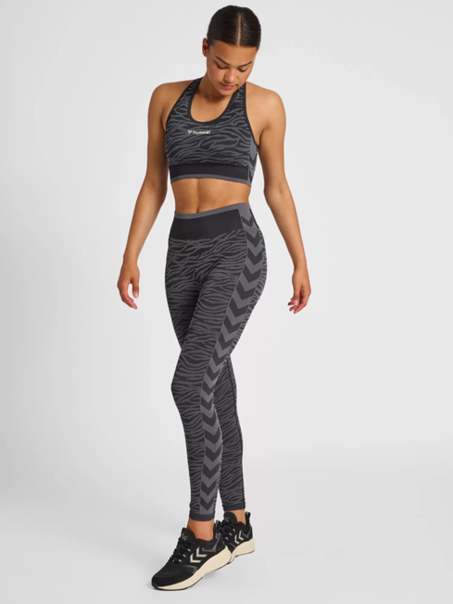 Hummel Sports bras | Sports bras<hmlMT SAGA SEAMLESS SPORTS TOP