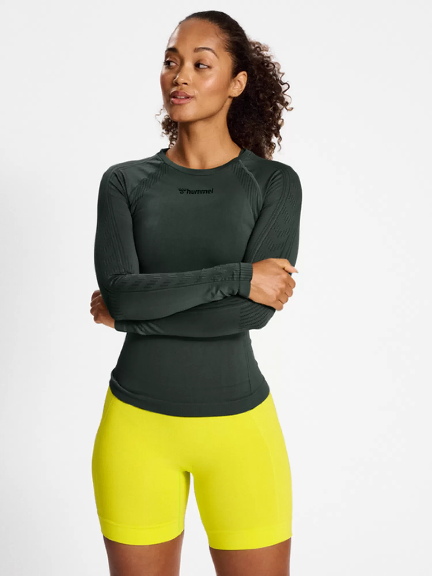 Hummel T-shirts and tops | Yoga<hmlMT SHAPING SEAMLESS T-SHIRT L/S