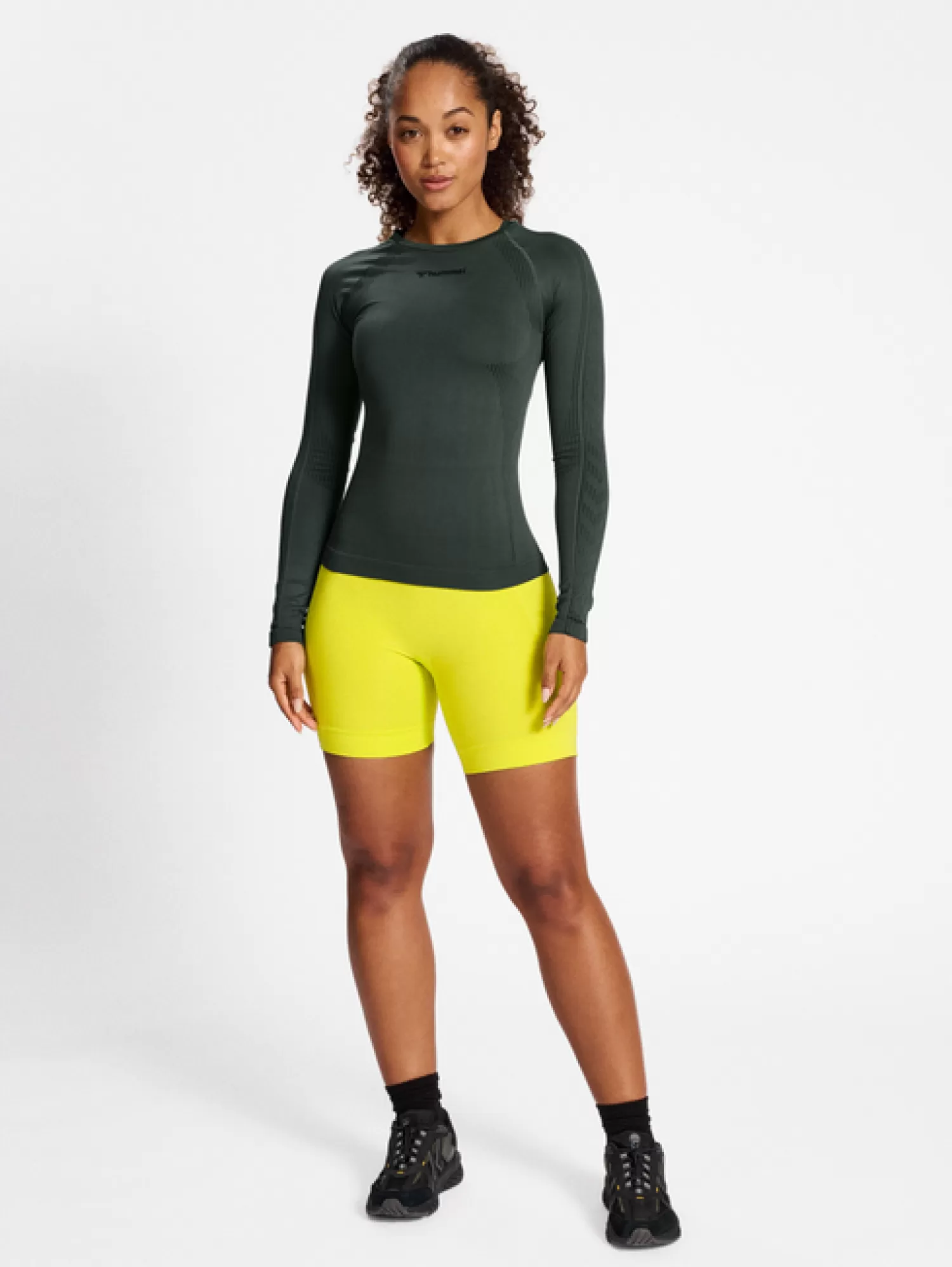 Hummel T-shirts and tops | Yoga<hmlMT SHAPING SEAMLESS T-SHIRT L/S