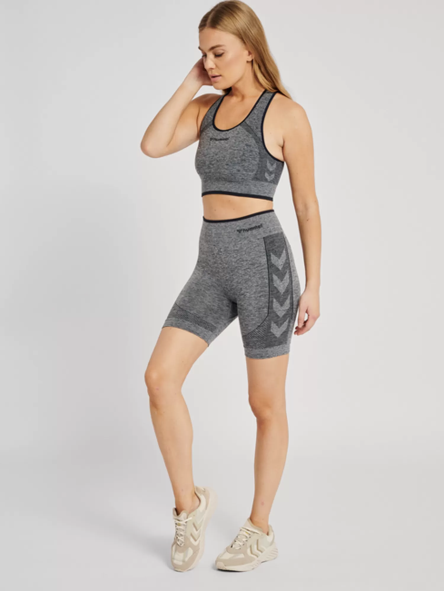 Hummel Shorts<hmlMT UNA SEAMLESS MID WAIST SHORTS