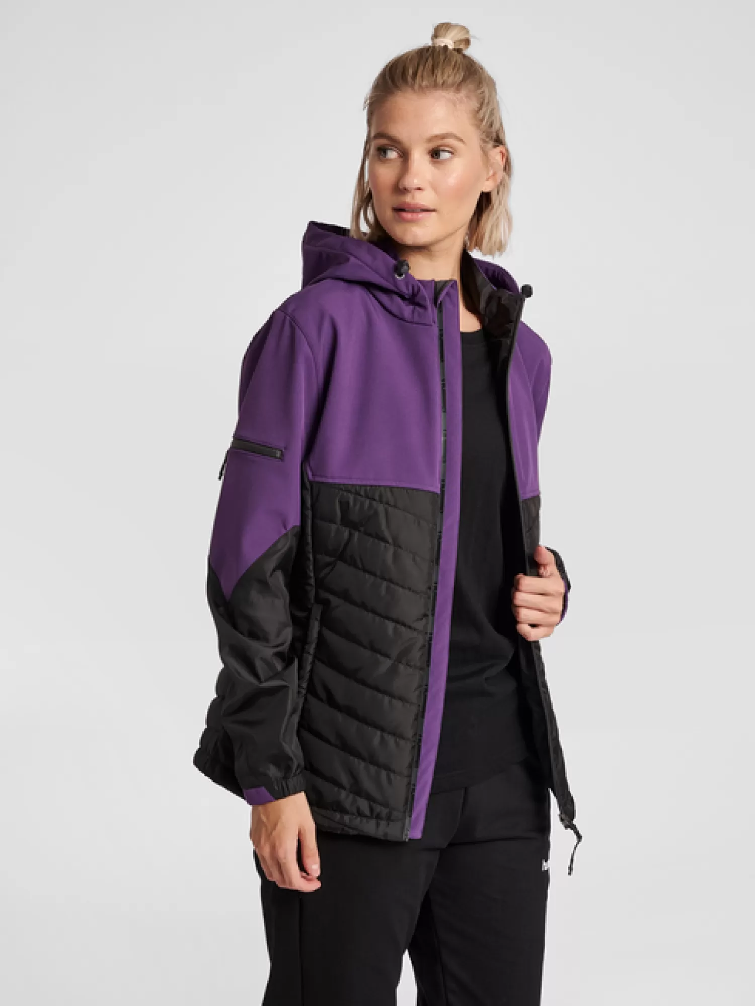 Hummel Football jackets | Jackets<hmlNORTH HYBRID JACKET WOMAN