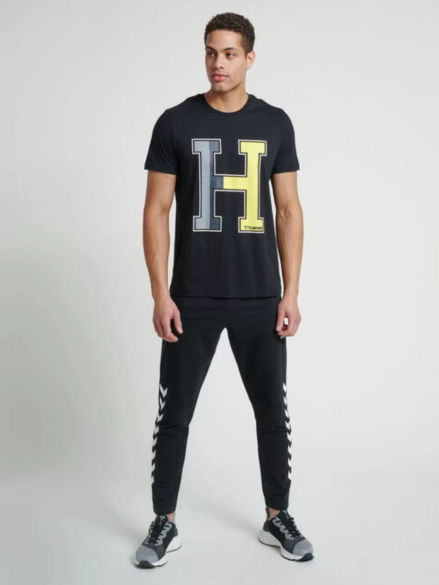 Hummel Pants<hmlRAY 2.0 TAPERED PANTS