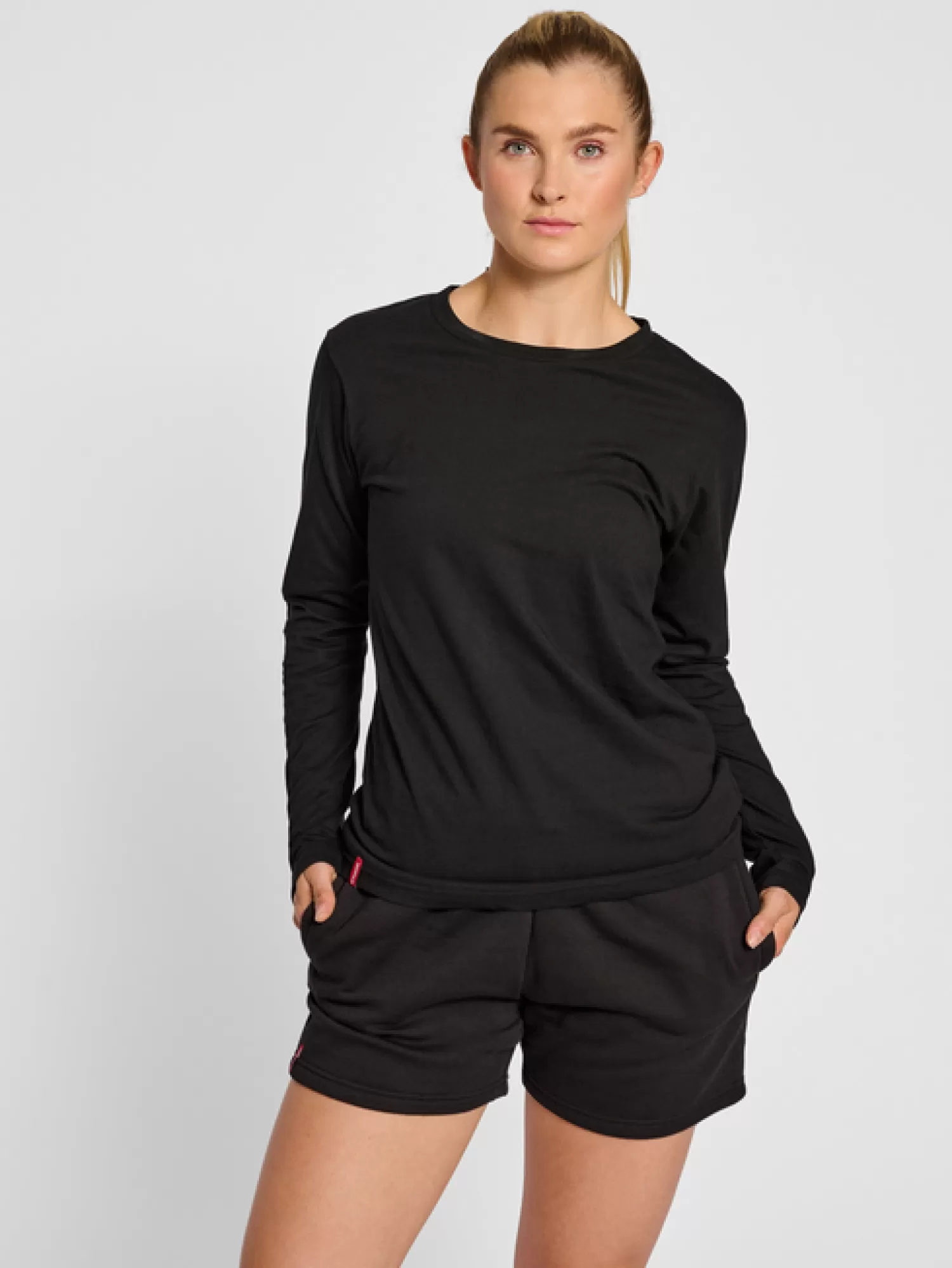 Hummel T-shirts<hmlRED BASIC T-SHIRT L/S WOMAN