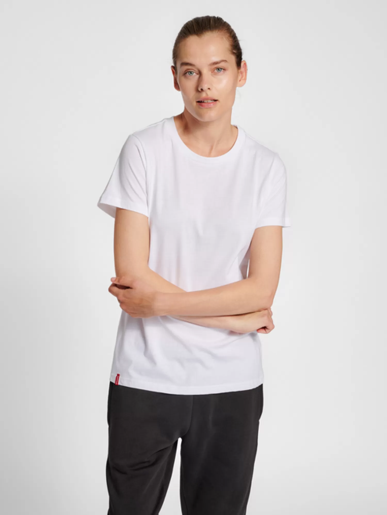 Hummel T-shirts<hmlRED BASIC T-SHIRT S/S WOMAN