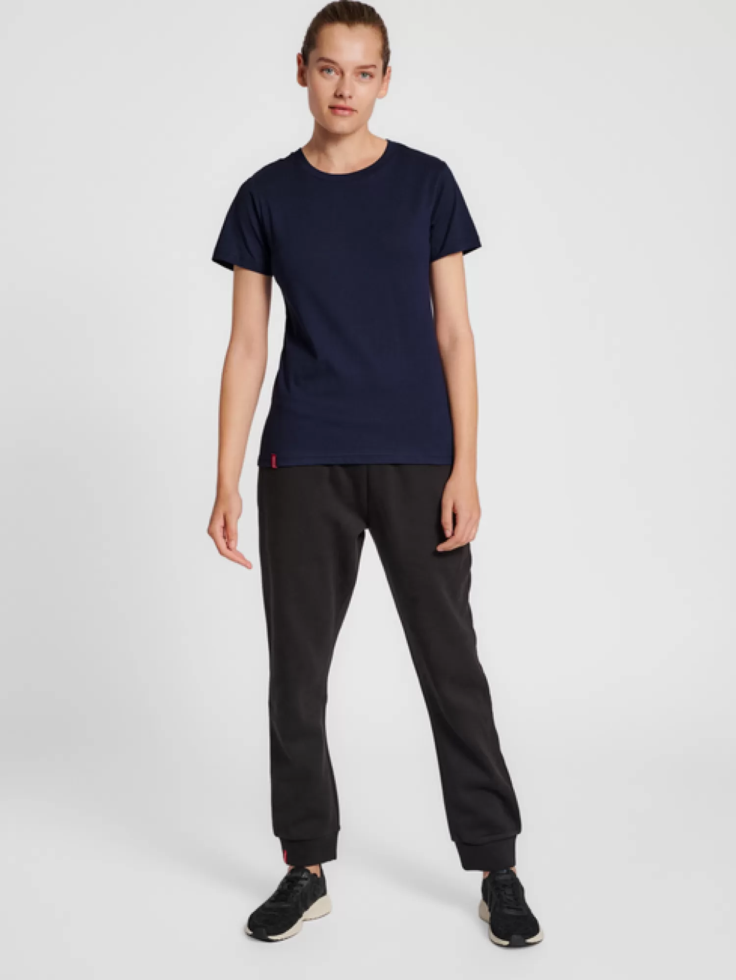 Hummel T-shirts<hmlRED BASIC T-SHIRT S/S WOMAN