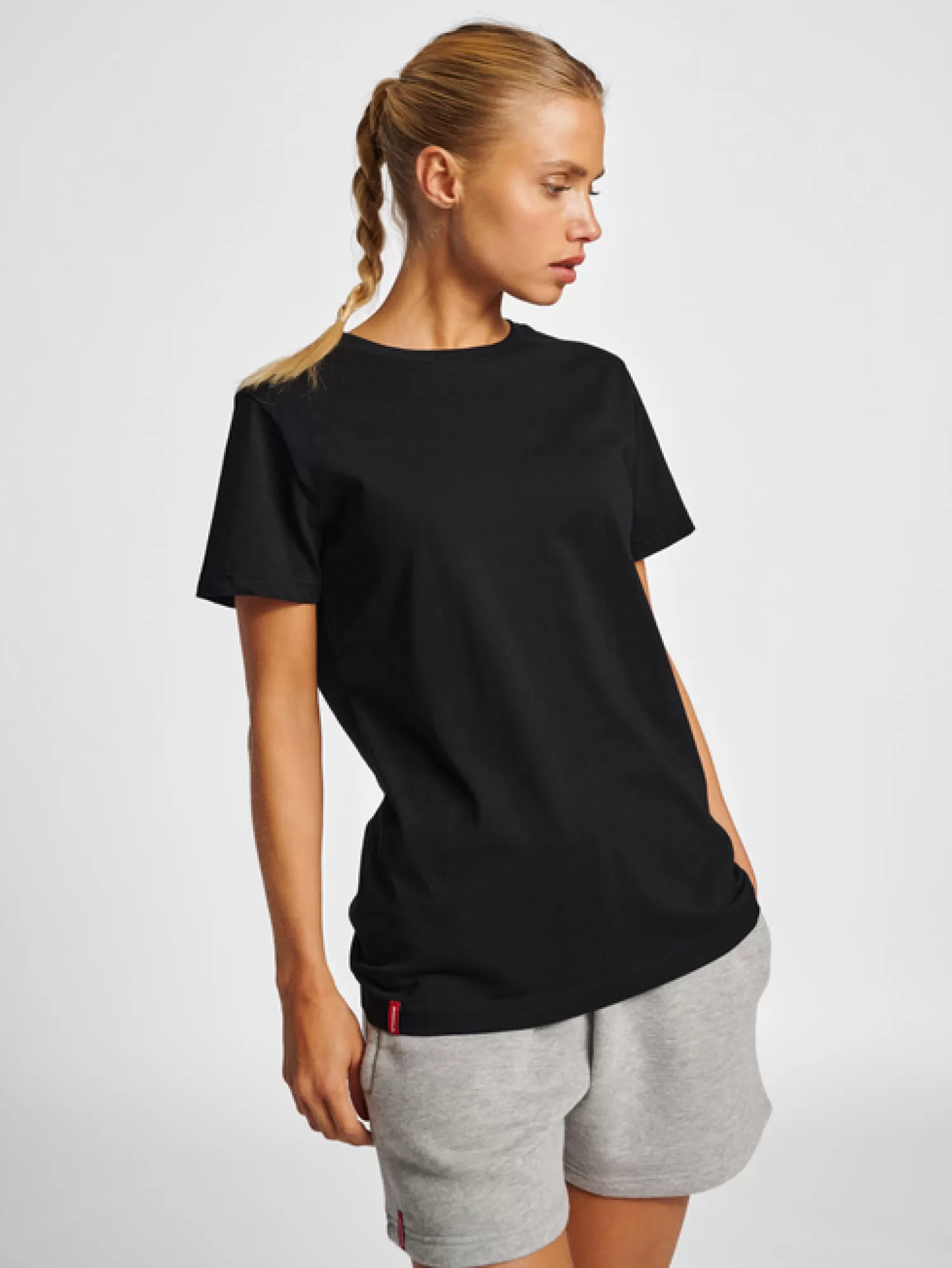 Hummel T-shirts<hmlRED HEAVY T-SHIRT S/S WOMAN