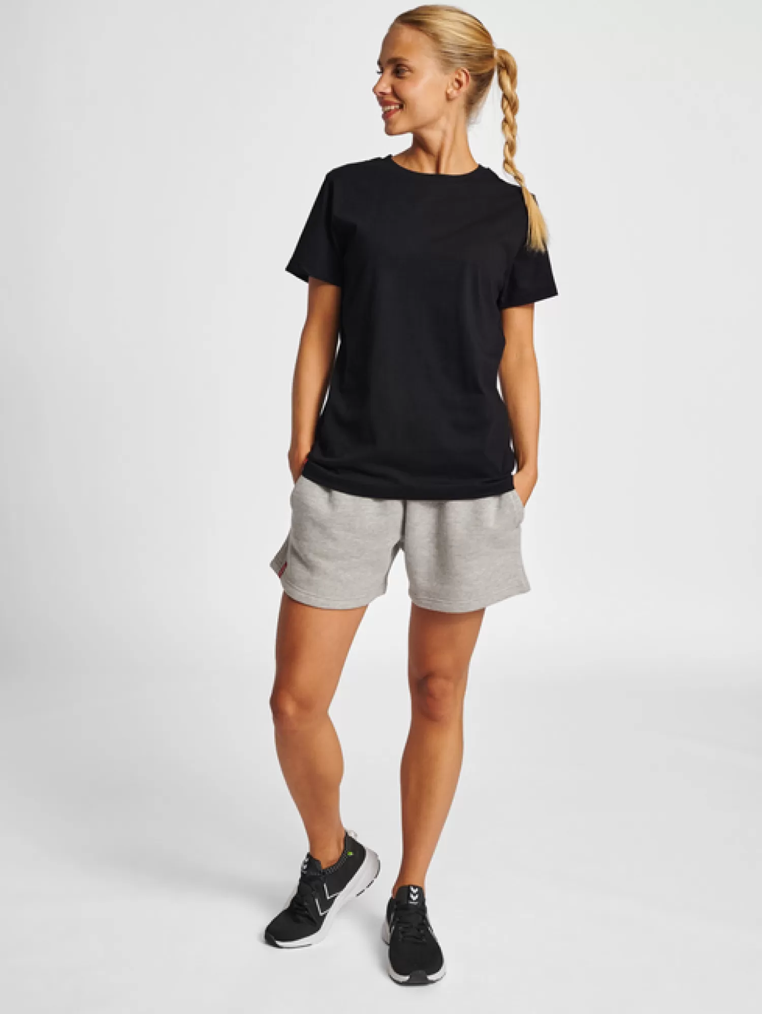 Hummel T-shirts<hmlRED HEAVY T-SHIRT S/S WOMAN