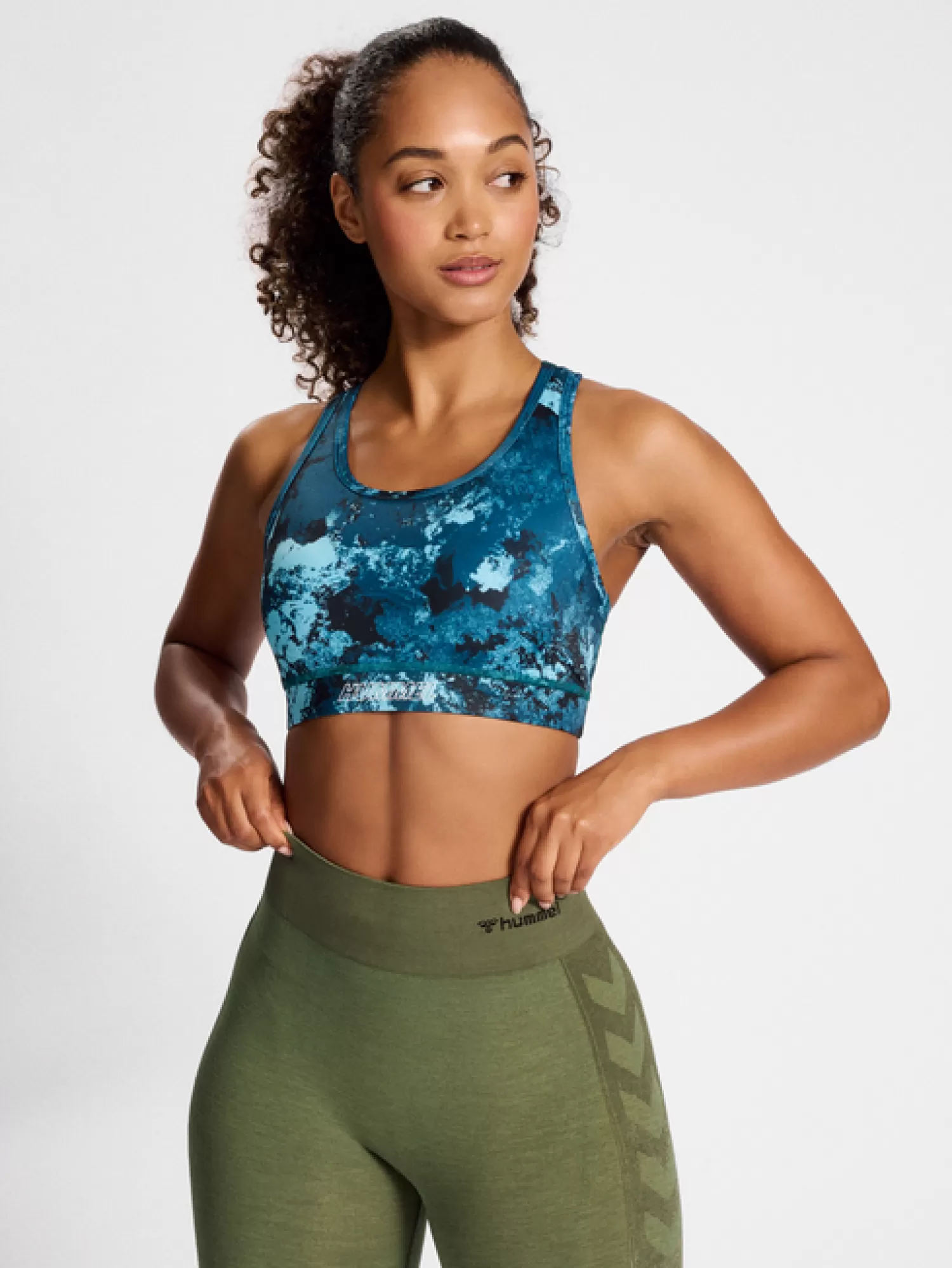 Hummel Sports bras | Yoga<hmlTE DIGI SANDSTORM AOP SPORTS BRA